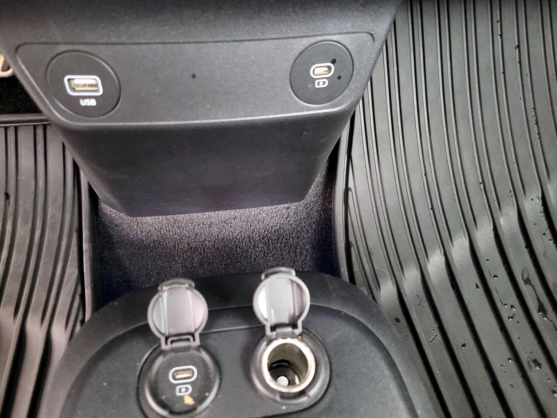 Thumbnail: 2023 Kia EV6 - 18