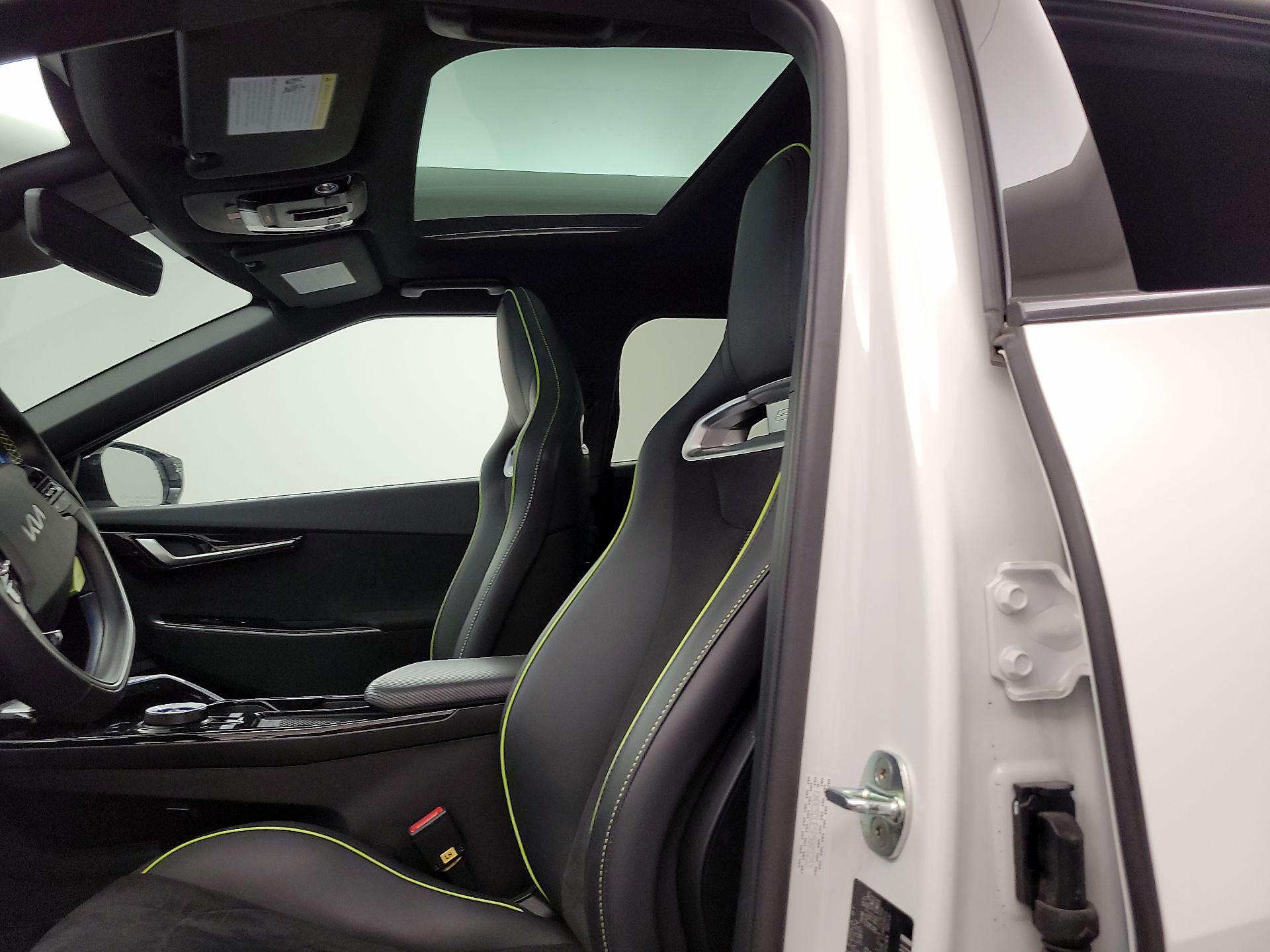 Thumbnail: 2023 Kia EV6 - 19
