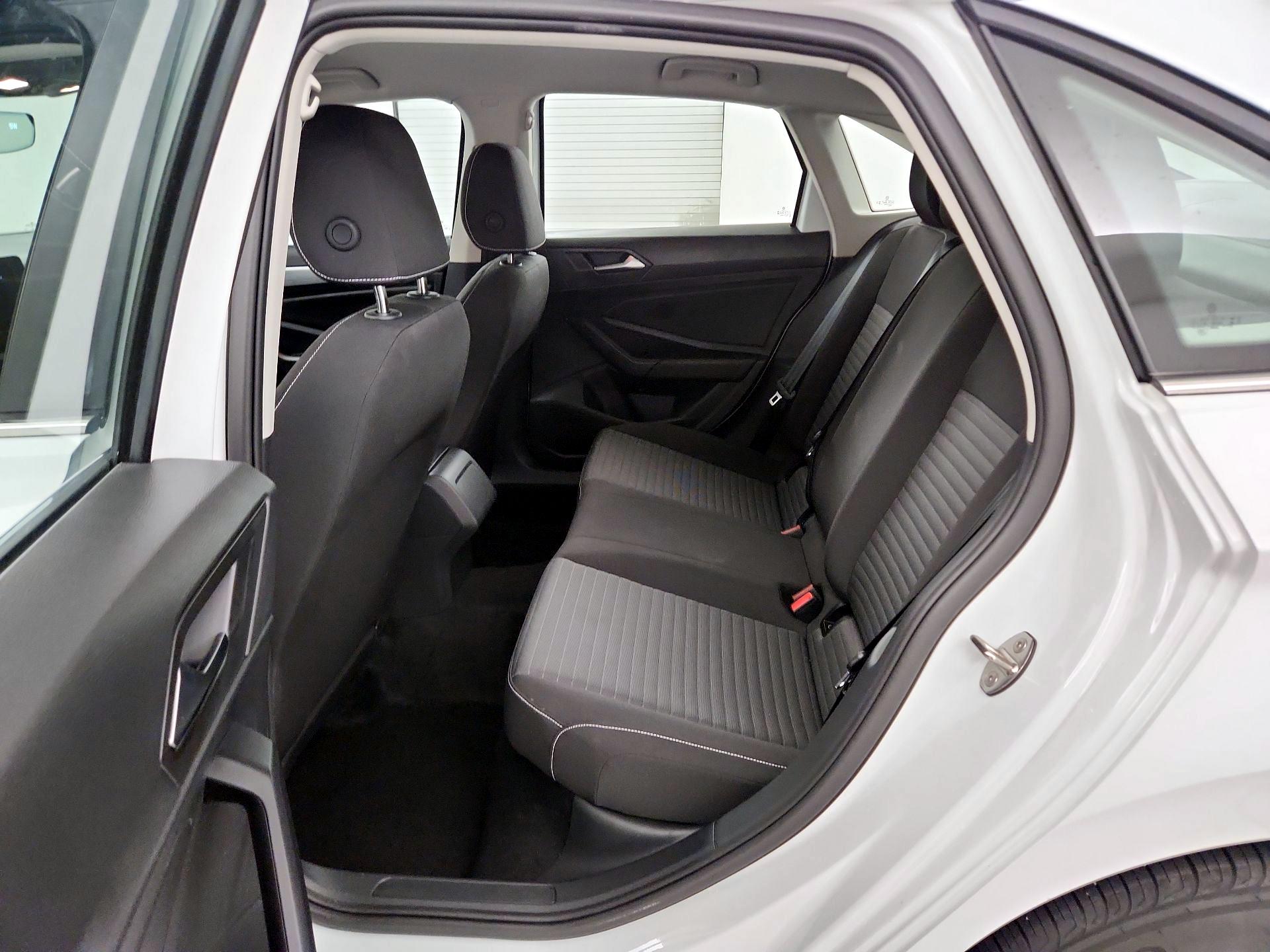 Thumbnail: 2025 Volkswagen Jetta - 17