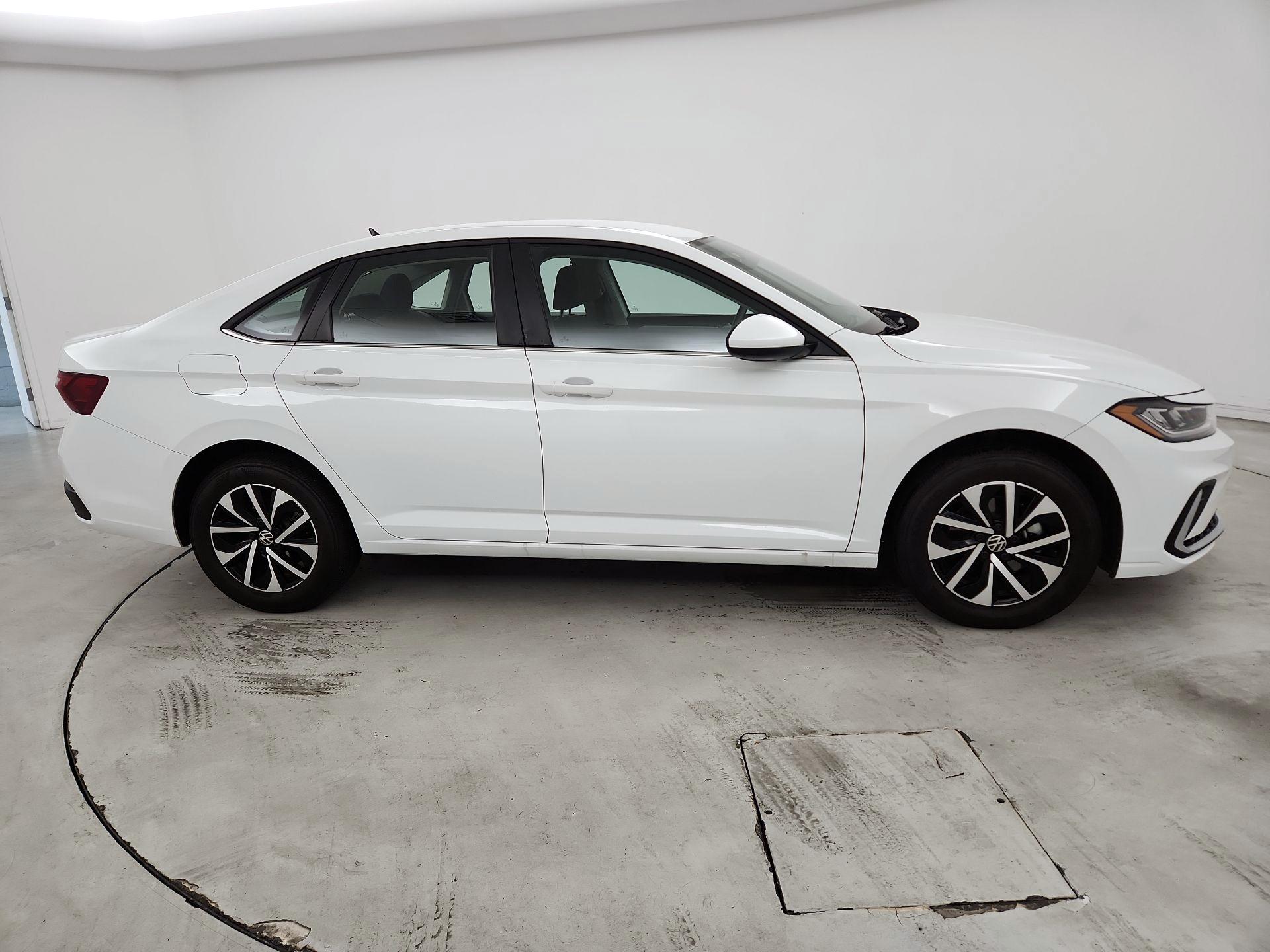 Thumbnail: 2025 Volkswagen Jetta - 4