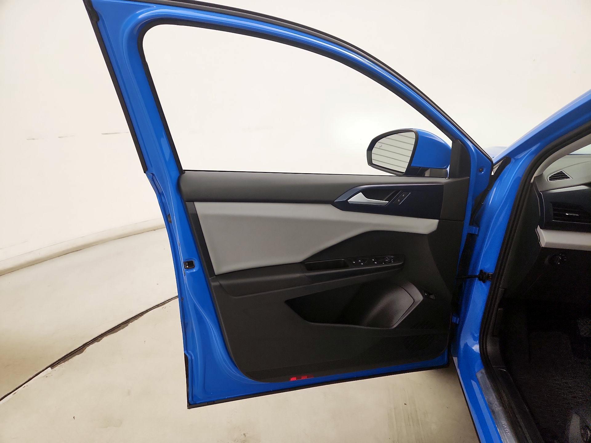 Thumbnail: 2022 Volkswagen Taos - 12