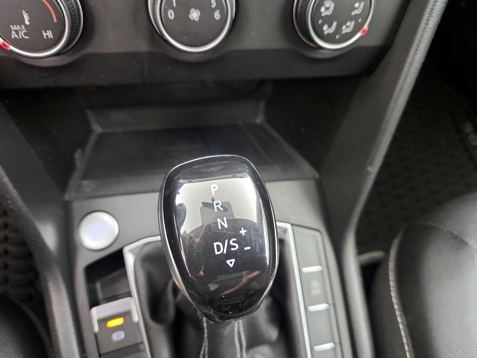 2022 Volkswagen Taos SE - Photo 18