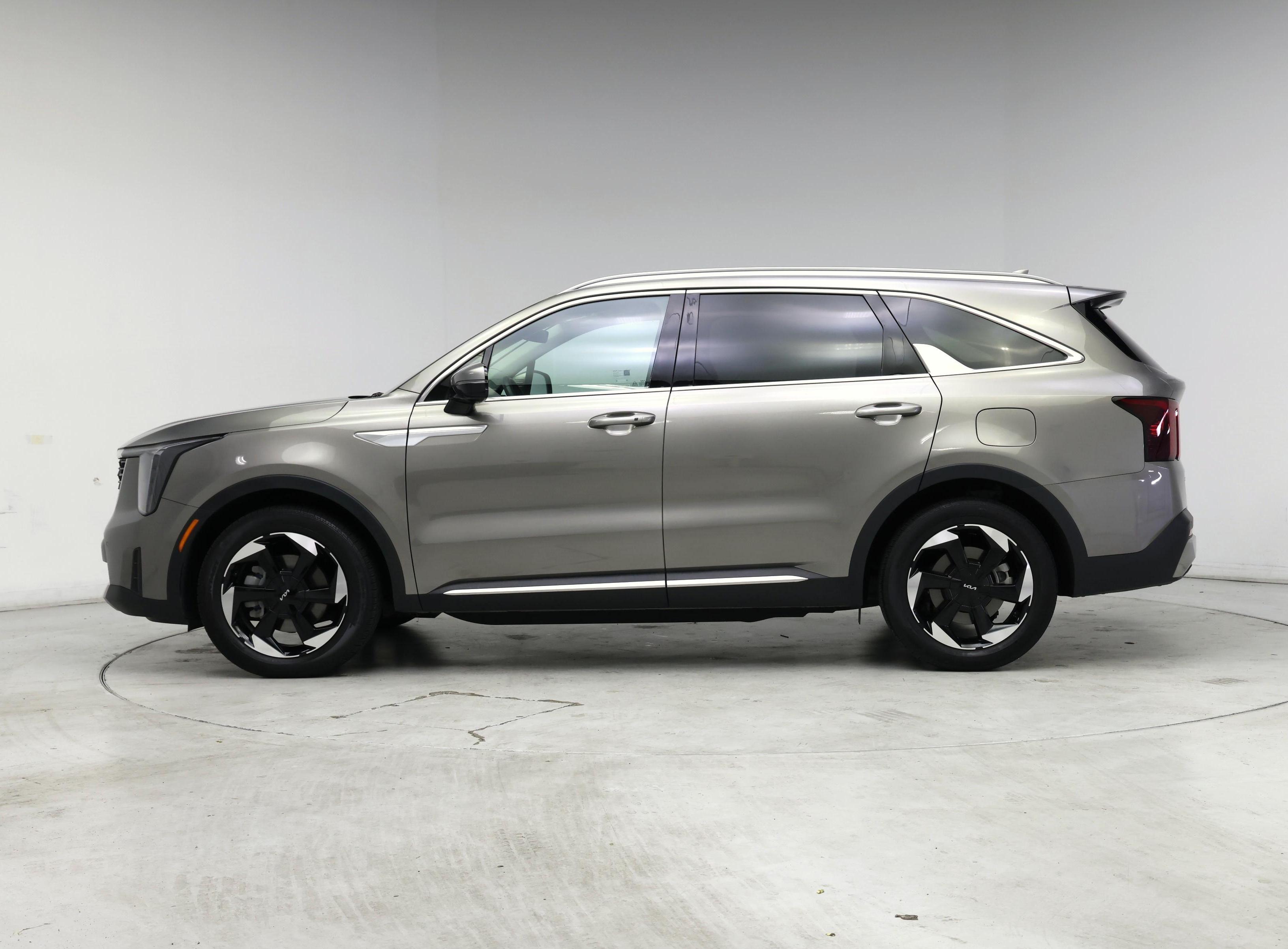 Thumbnail: 2025 Kia Sorento - 3