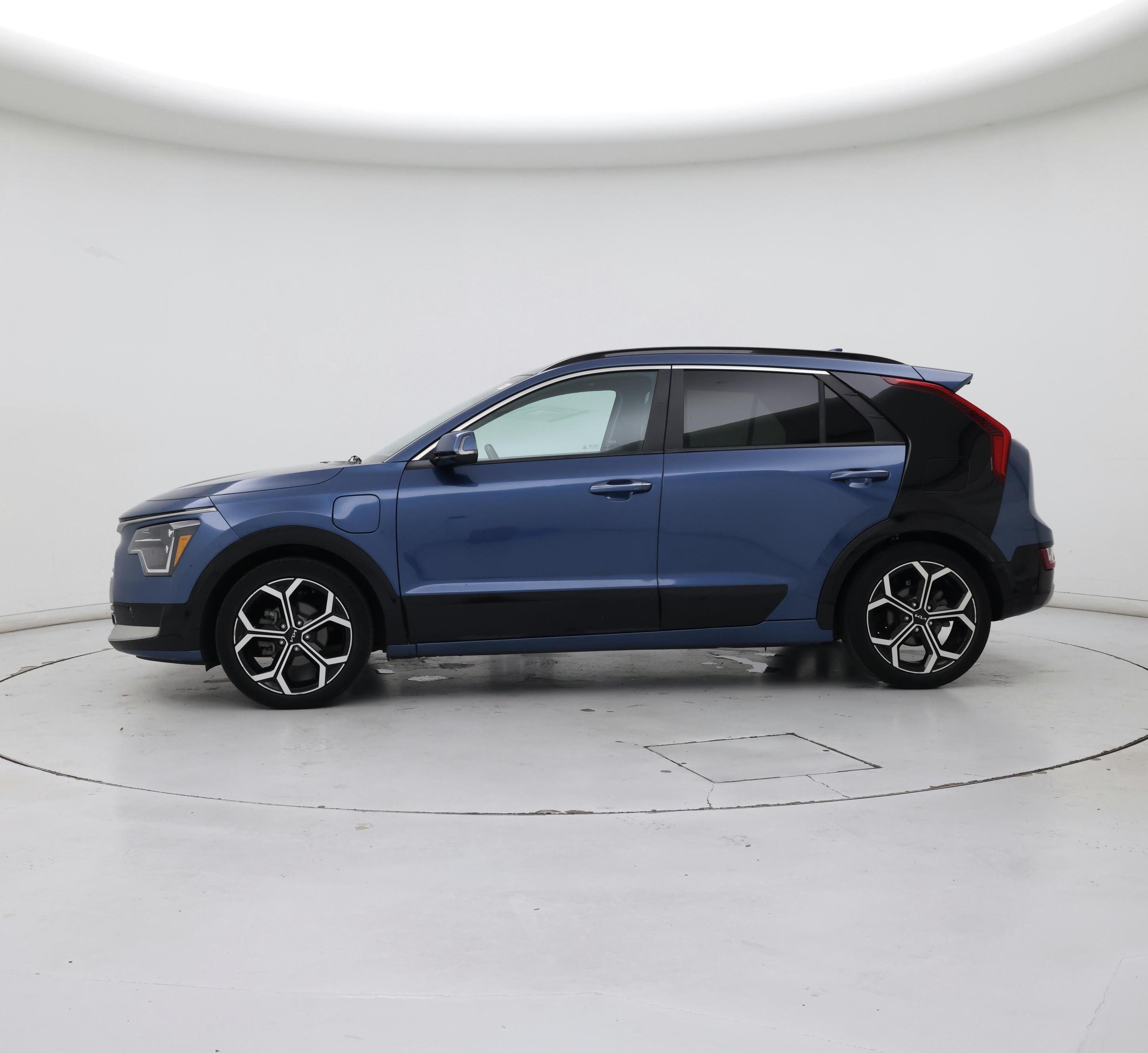 Thumbnail: 2023 Kia Niro - 3