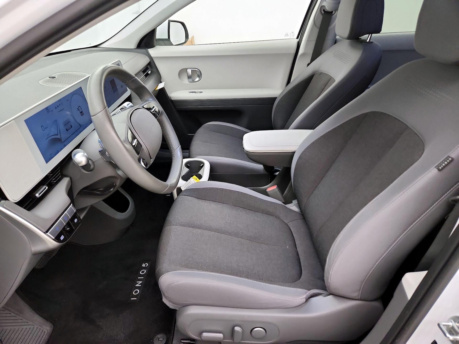2024 Hyundai IONIQ 5 SE - Photo 12