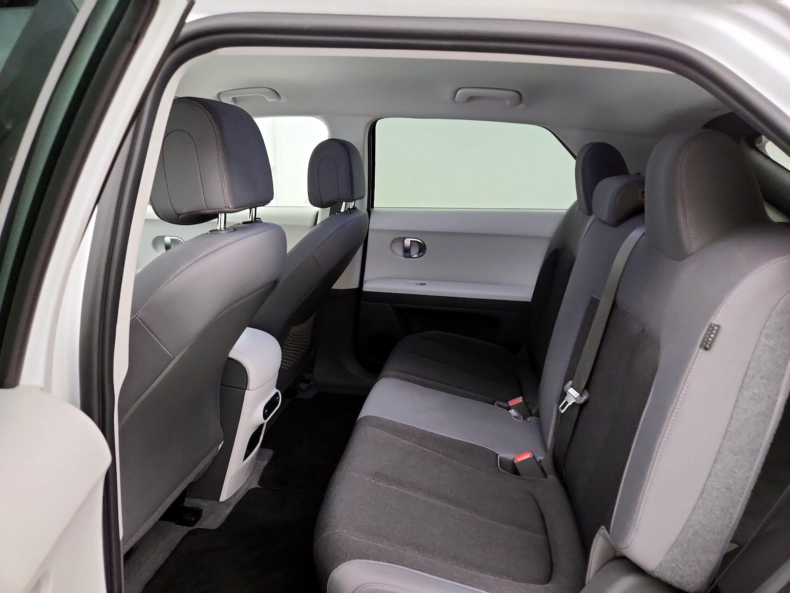 2024 Hyundai IONIQ 5 SE - Photo 21