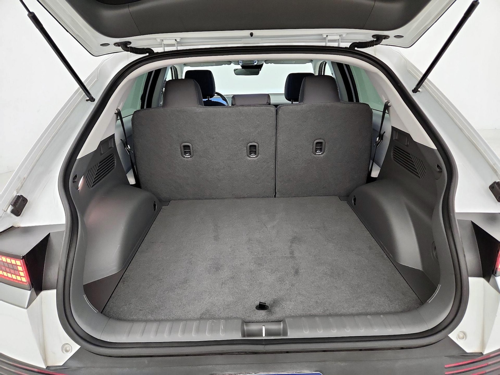 2024 Hyundai IONIQ 5 SE - Photo 22