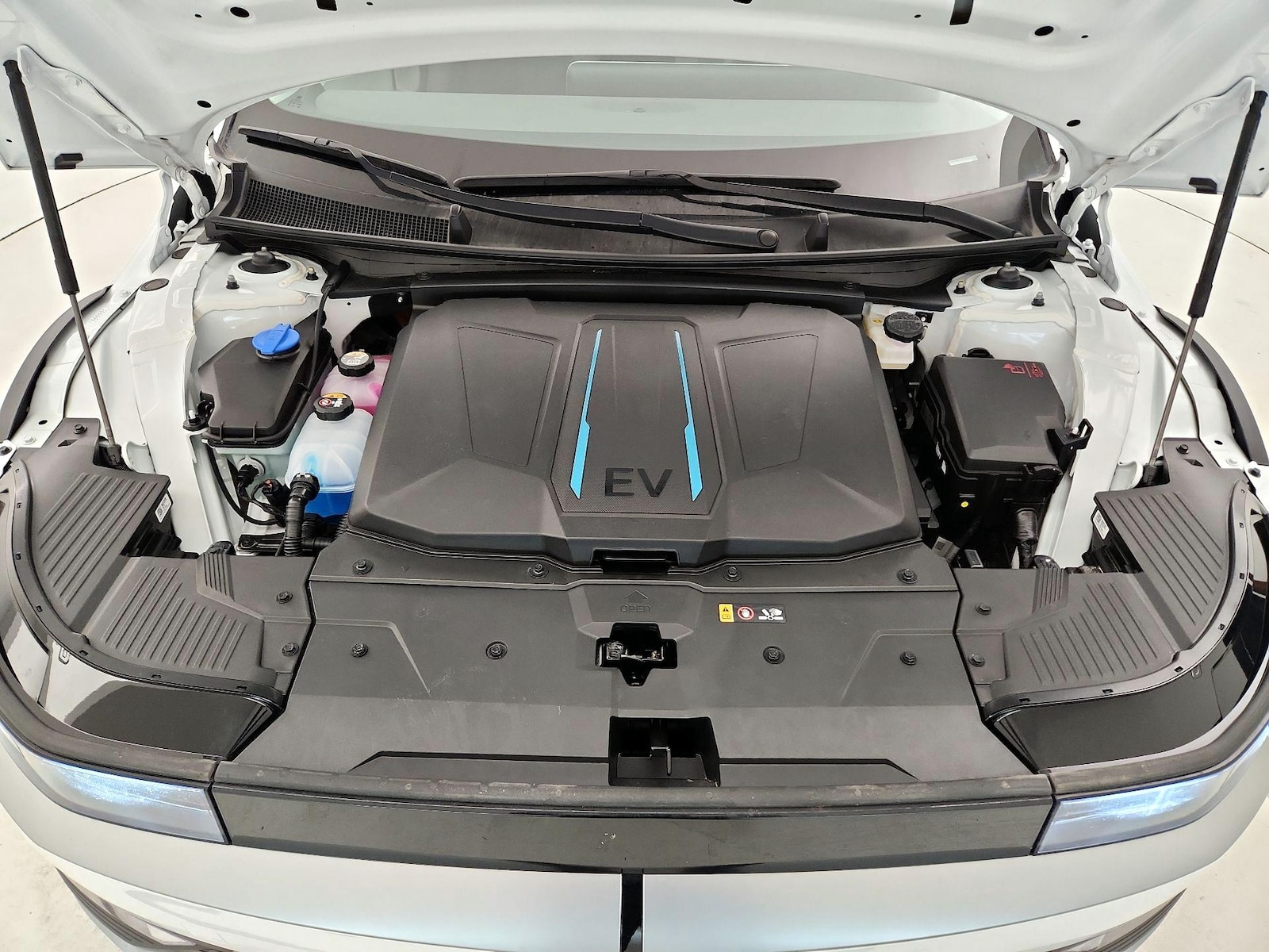 2024 Hyundai IONIQ 5 SE - Photo 23