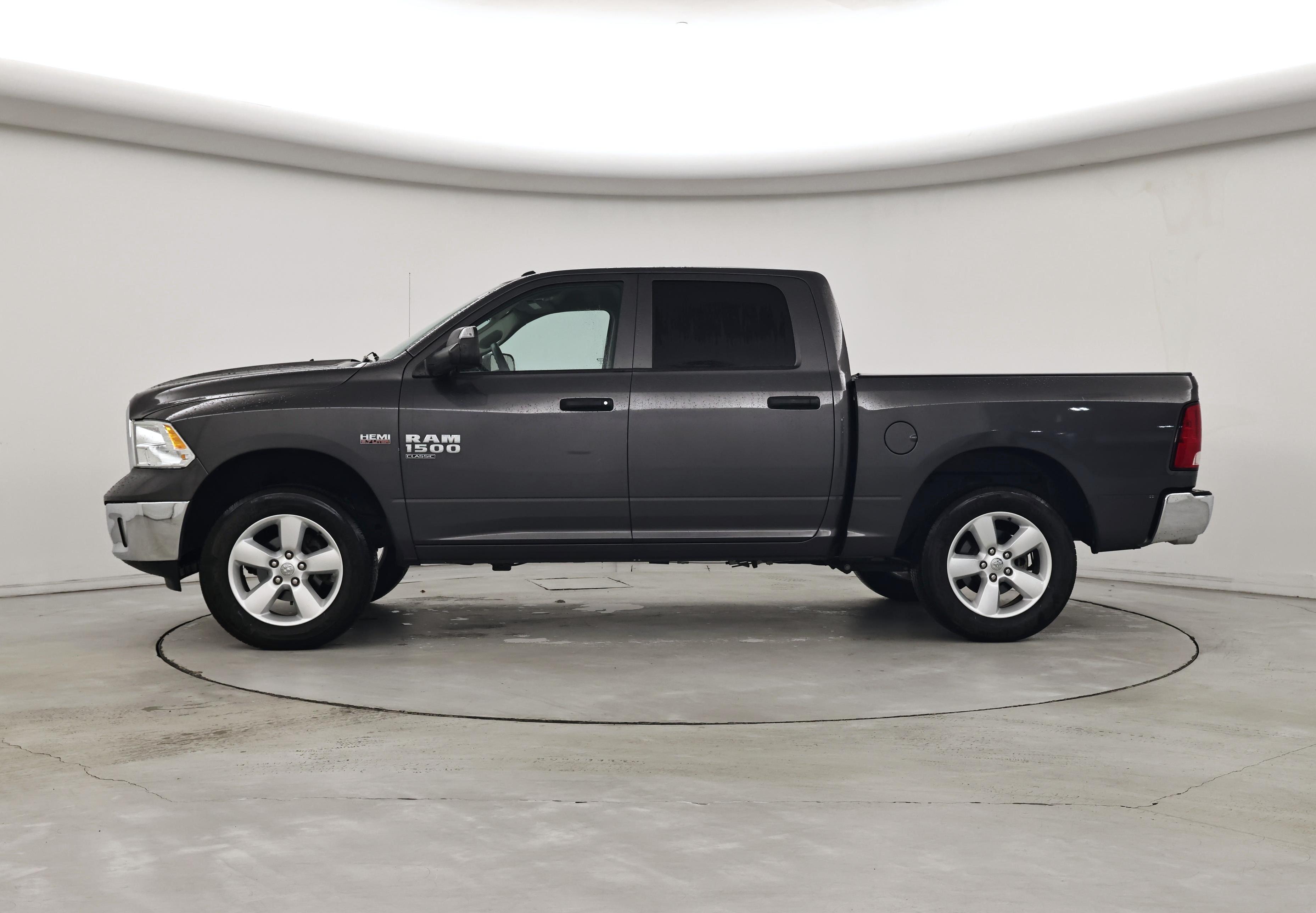 Thumbnail: 2021 RAM 1500 Classic - 3
