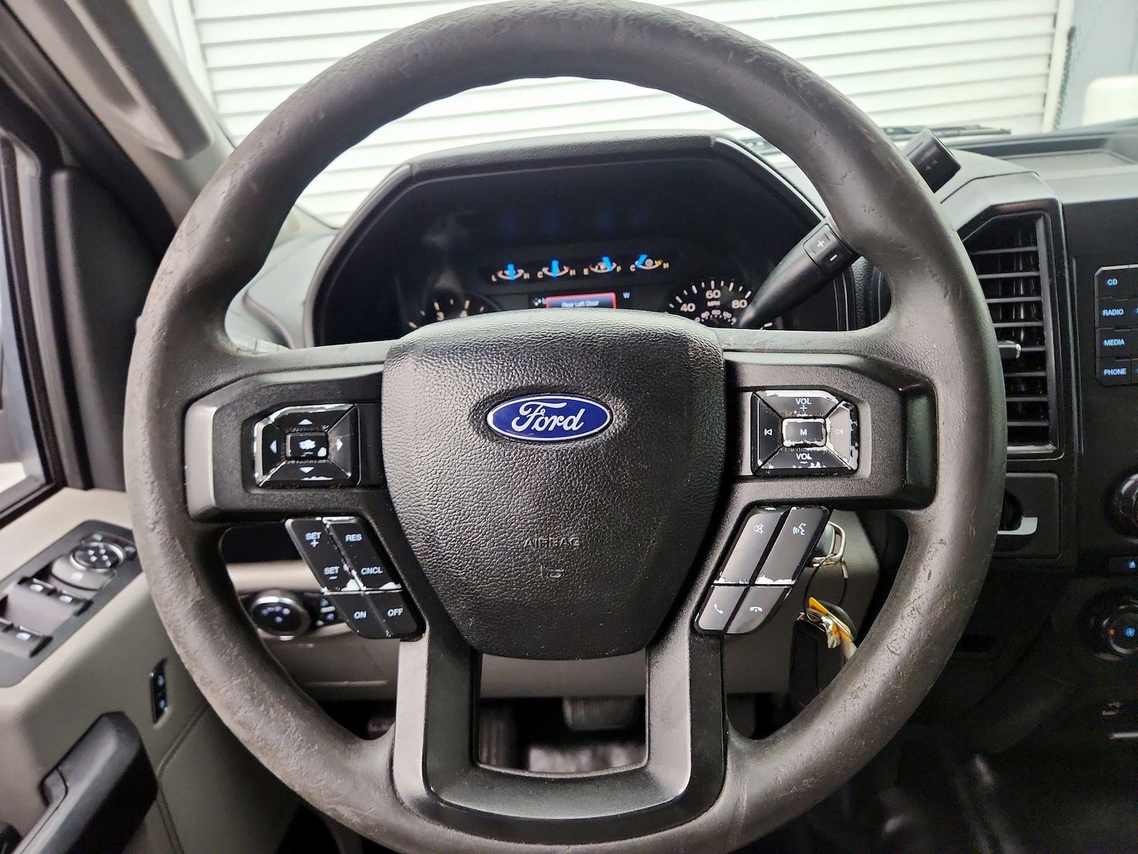 2017 Ford F-150 XL - Photo 11