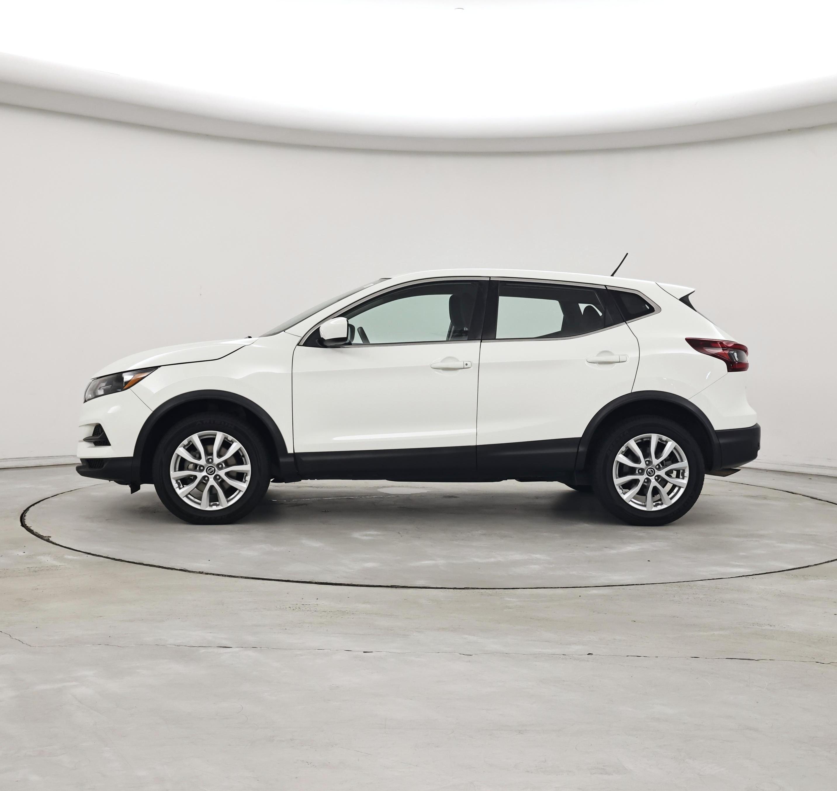 Thumbnail: 2021 Nissan Rogue Sport - 3