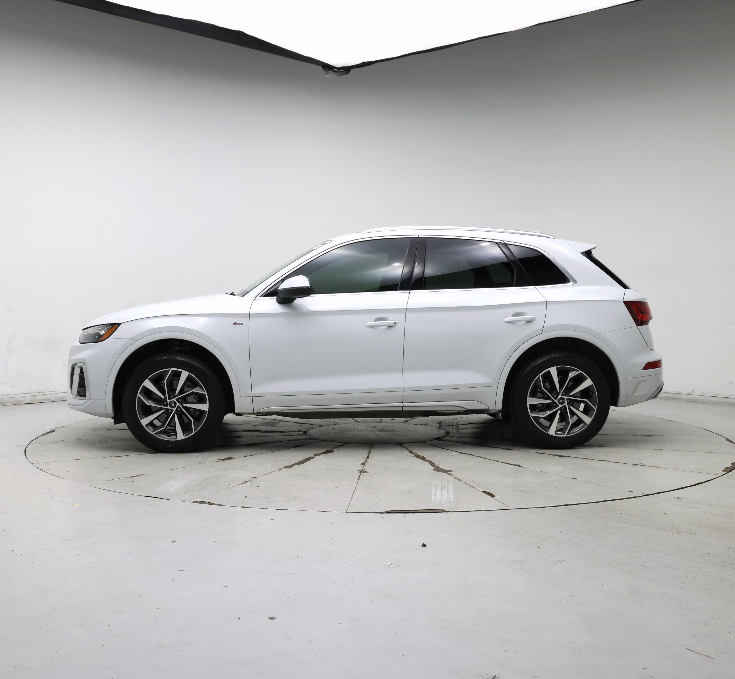 Thumbnail: 2023 Audi Q5 - 3