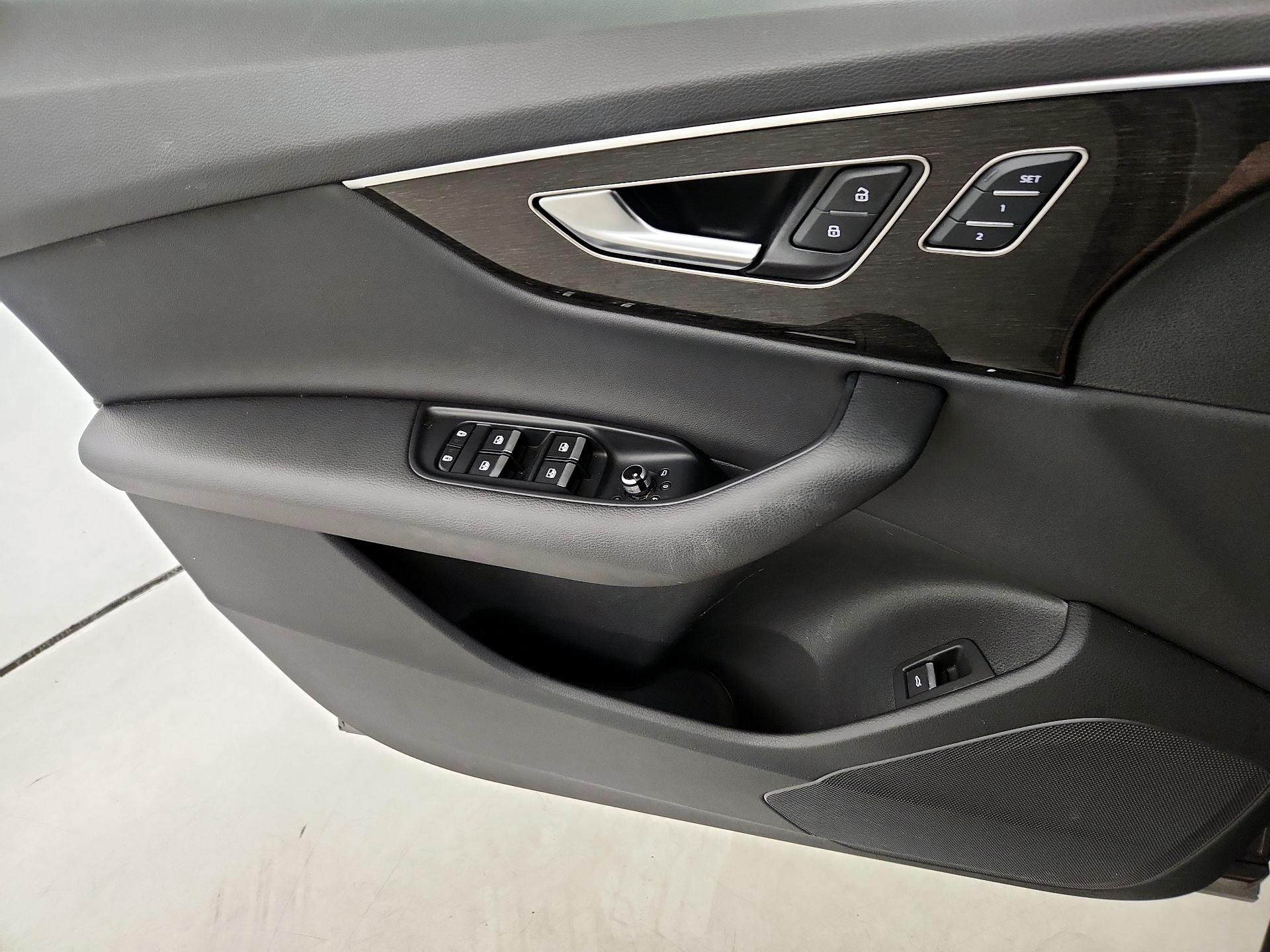 Thumbnail: 2023 Audi Q7 - 12