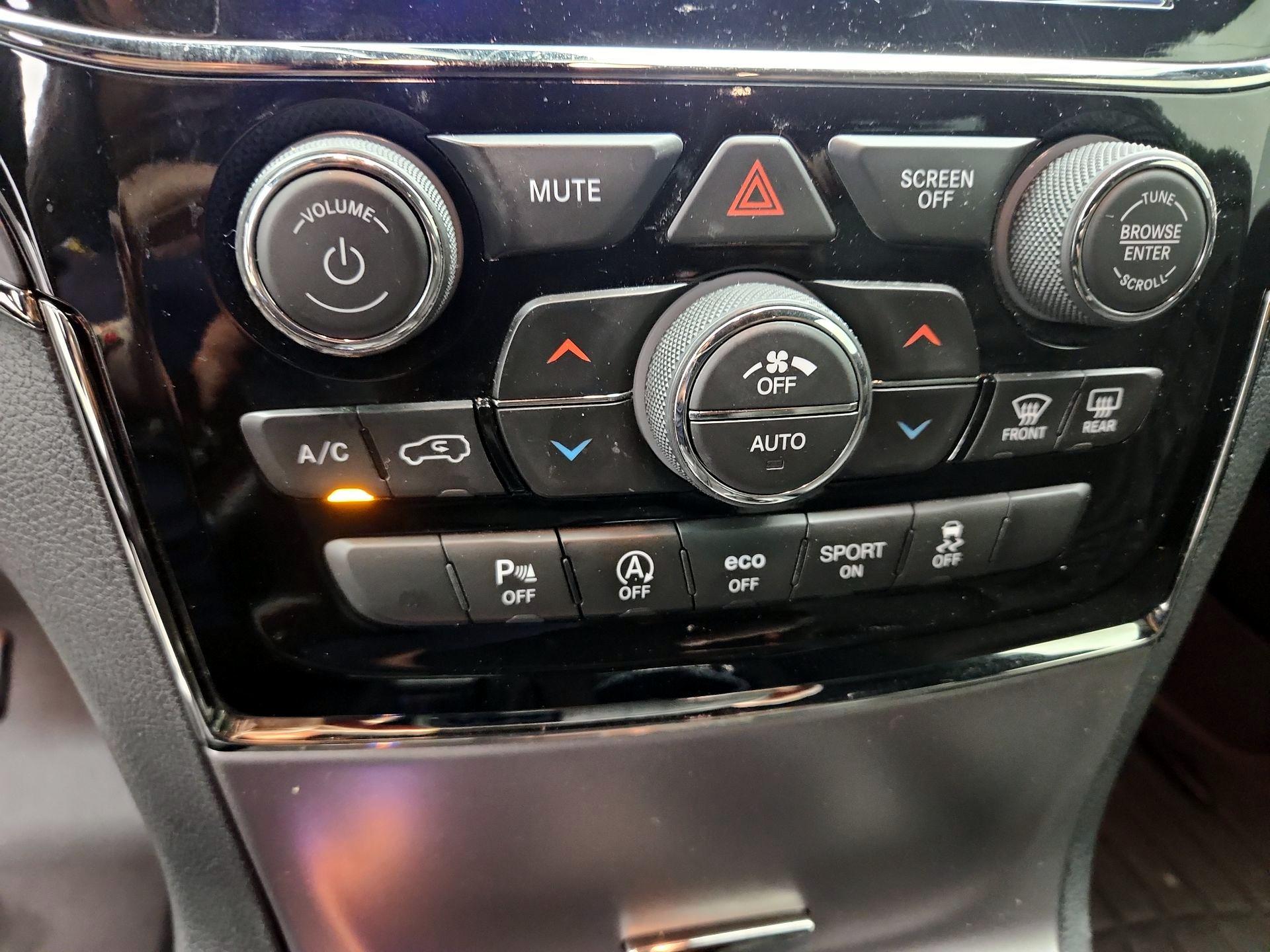 Thumbnail: 2020 Jeep Grand Cherokee - 17
