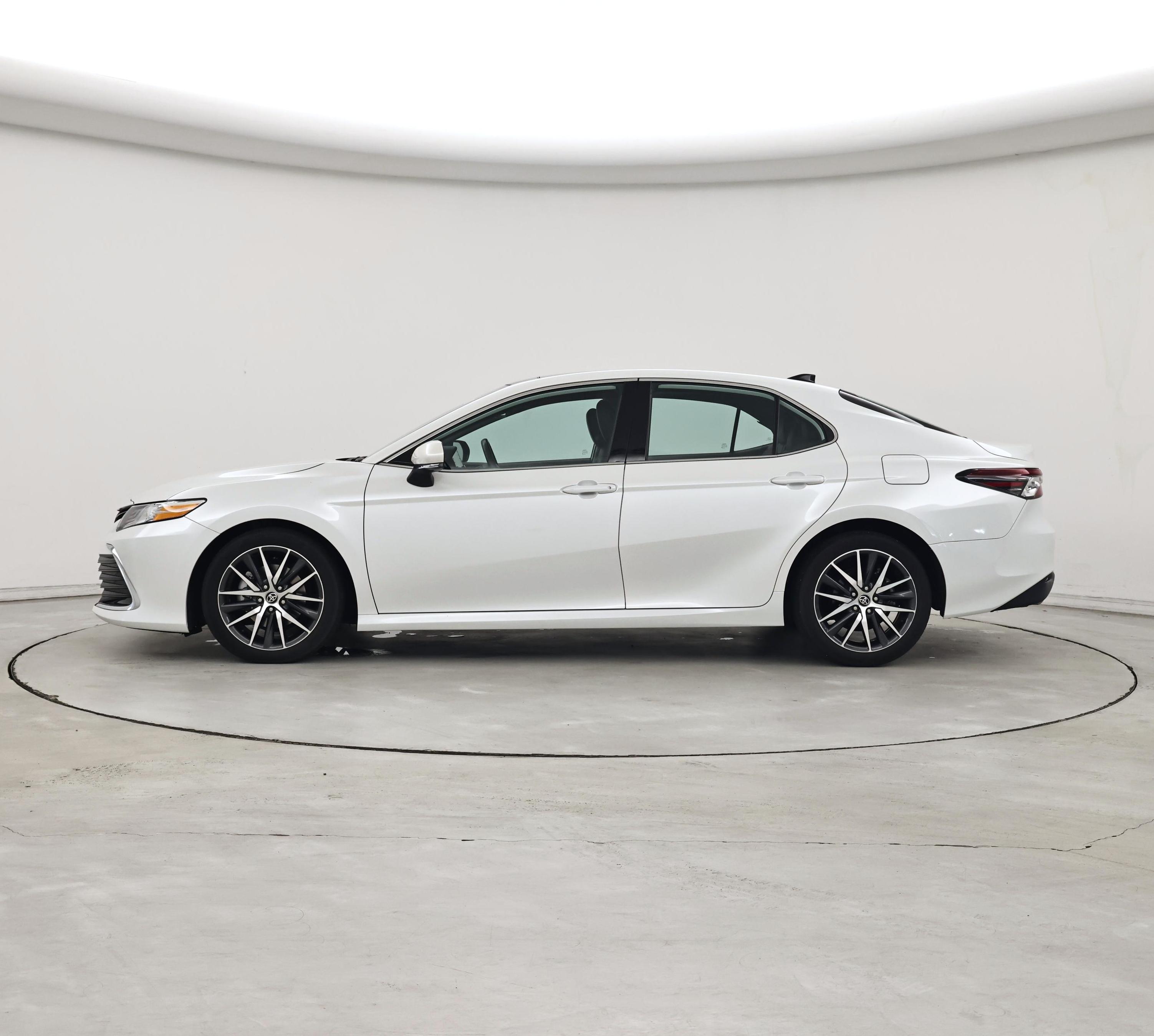 Thumbnail: 2022 Toyota Camry - 3