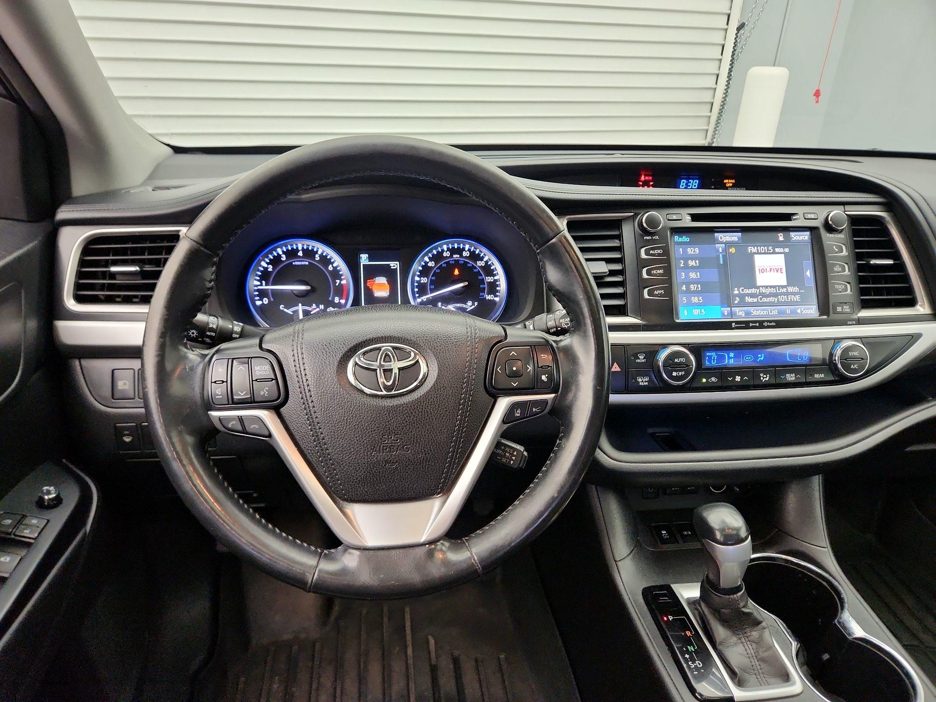Thumbnail: 2017 Toyota Highlander - 10
