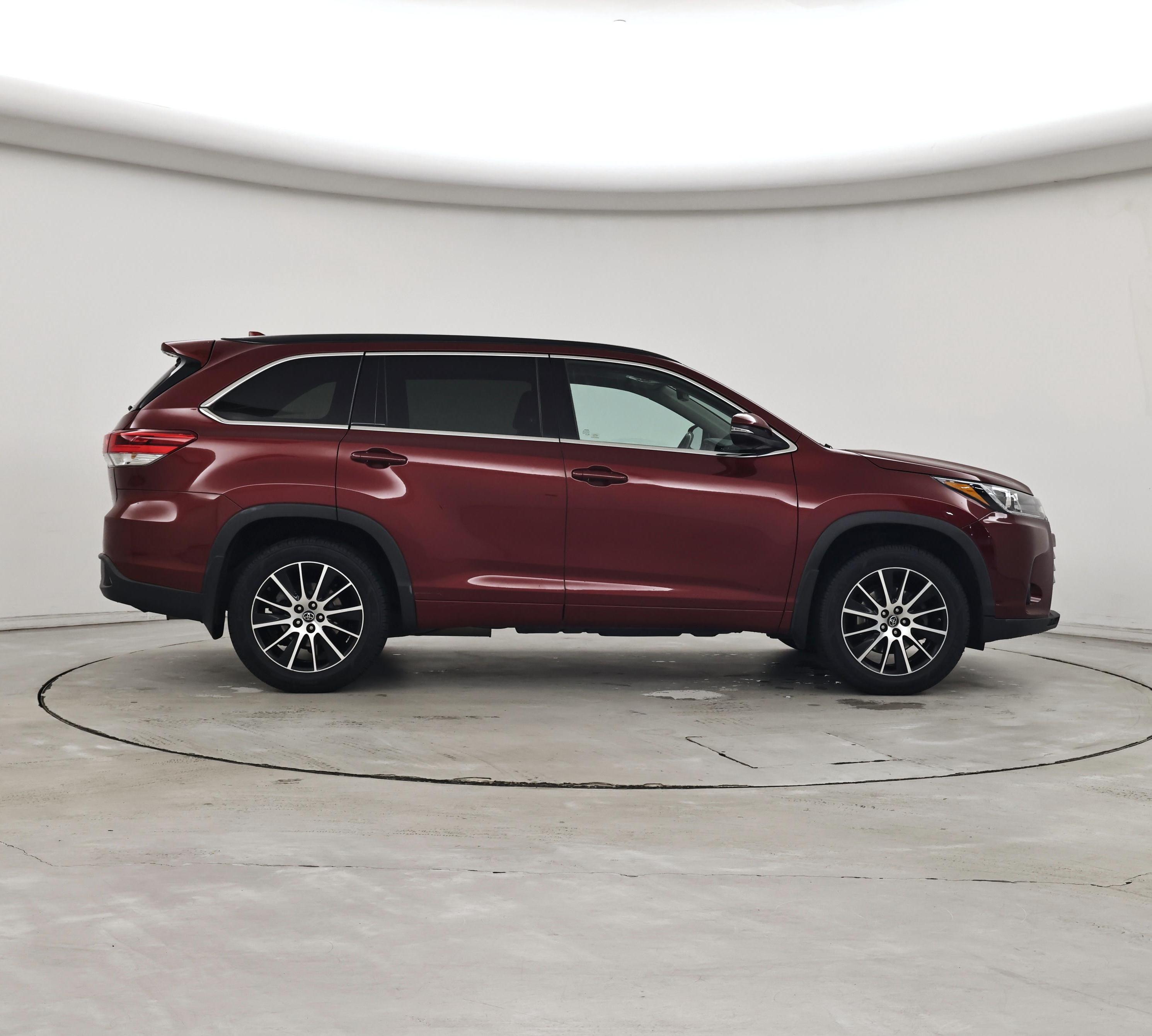 Thumbnail: 2017 Toyota Highlander - 7