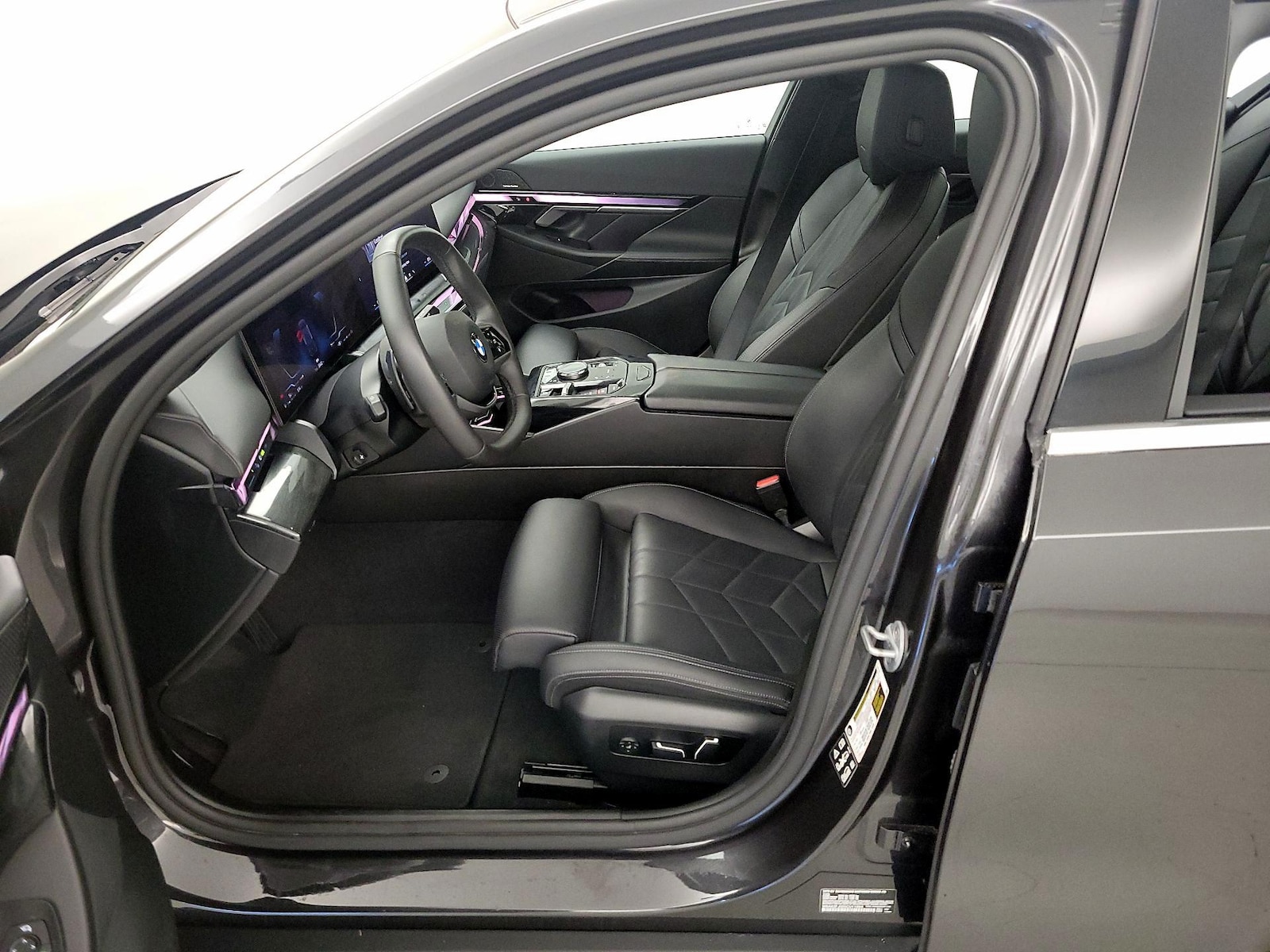 2025 BMW 5 Series 540i - Photo 12