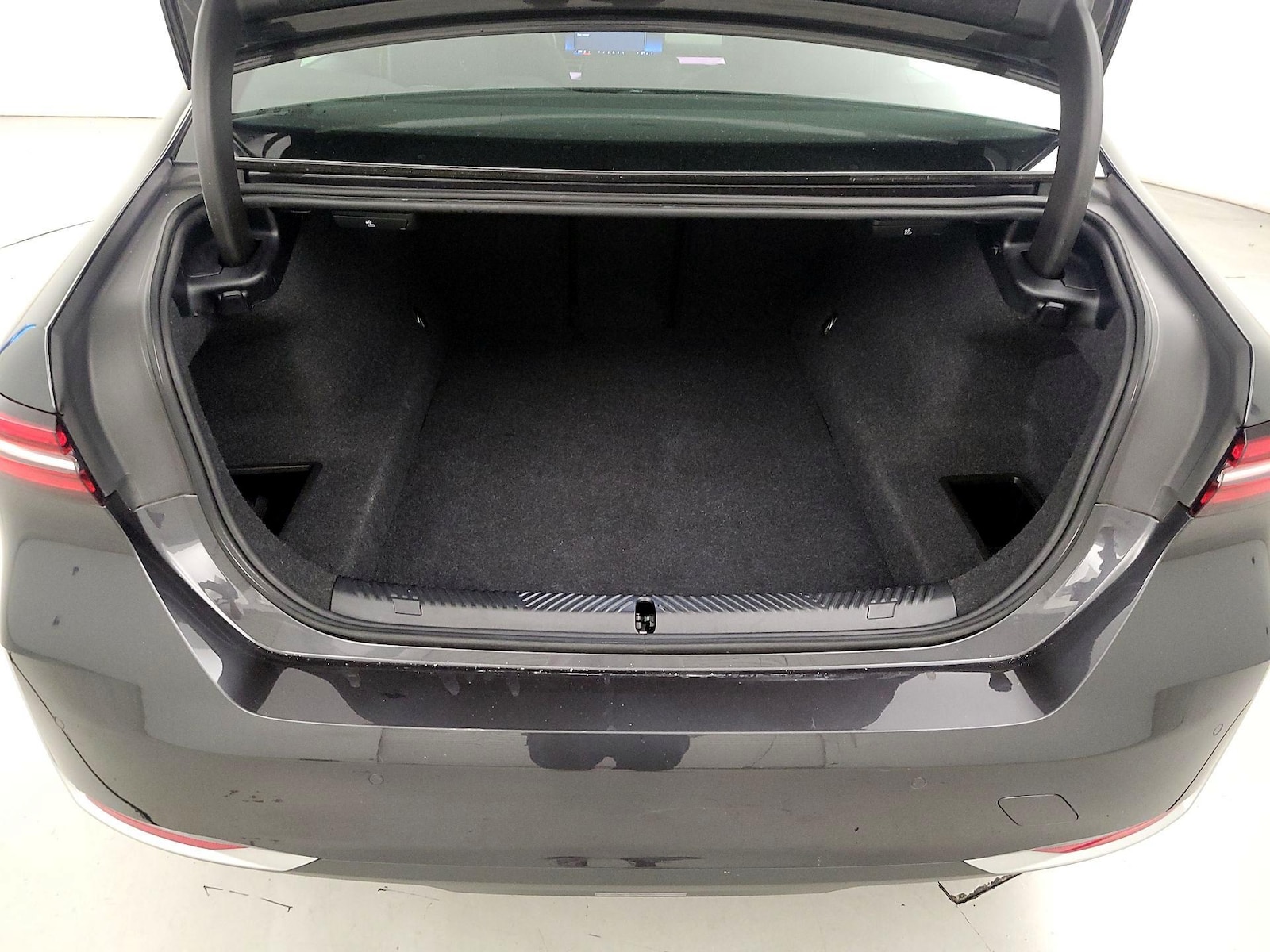 2025 BMW 5 Series 540i - Photo 23