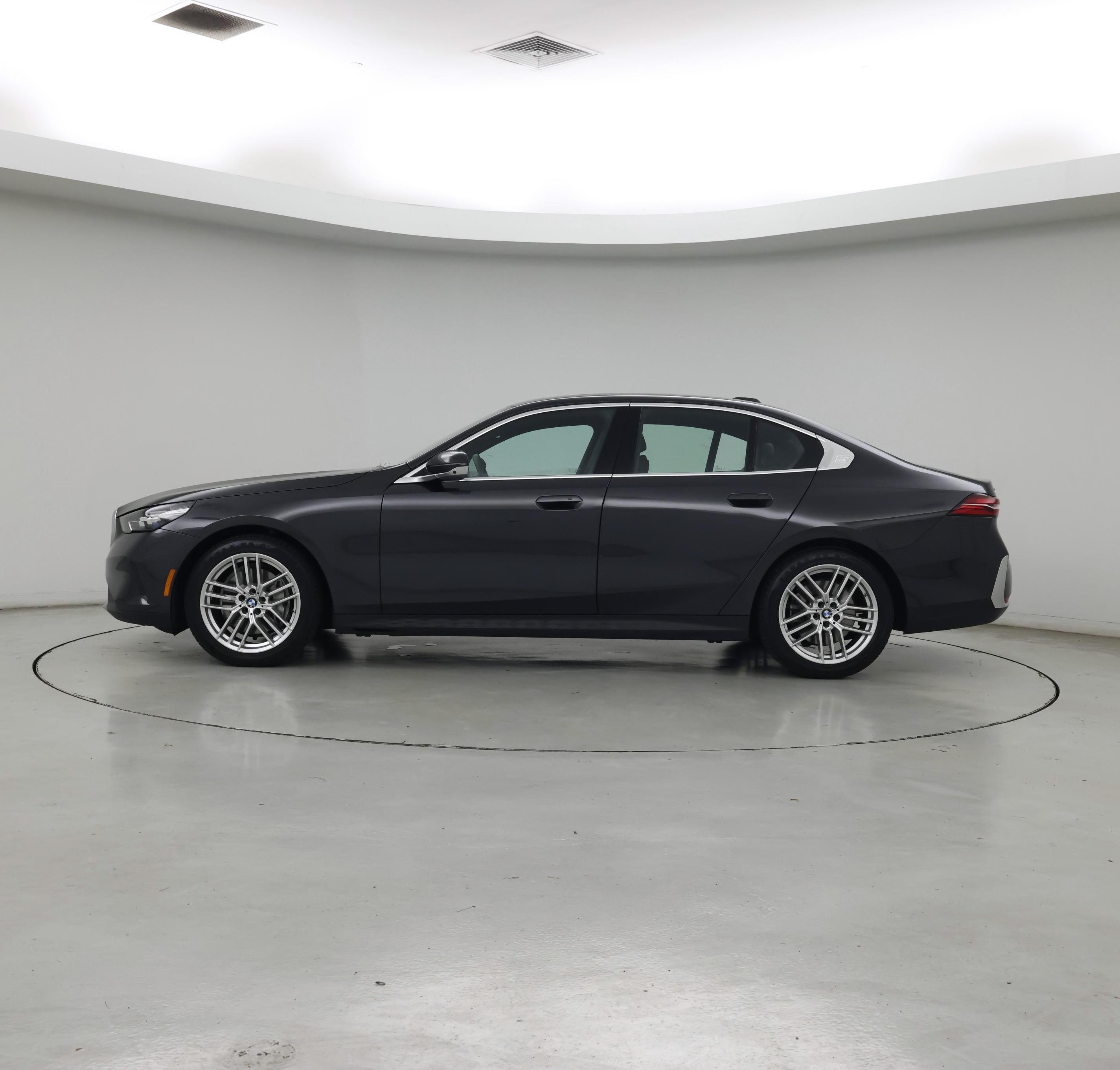 Thumbnail: 2025 BMW 5 Series - 3