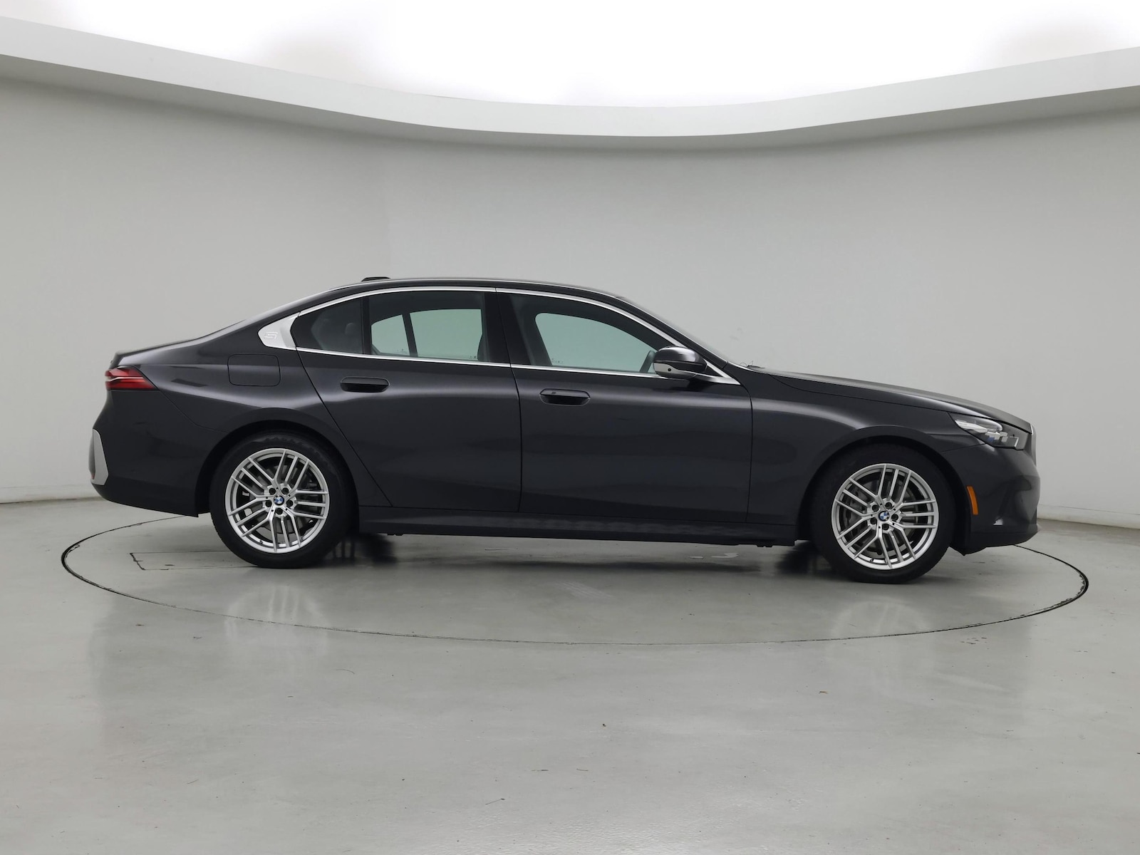 2025 BMW 5 Series 540i - Photo 8
