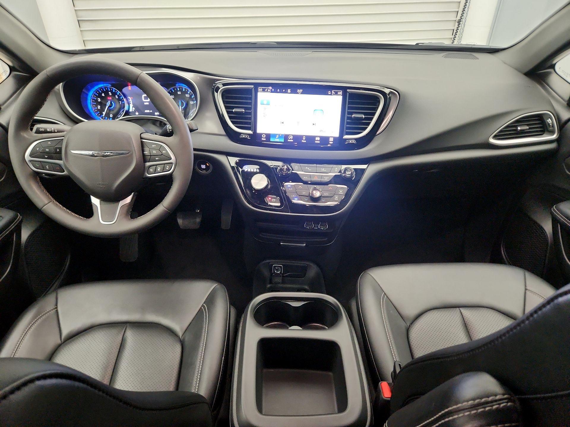 Thumbnail: 2025 Chrysler Pacifica - 9