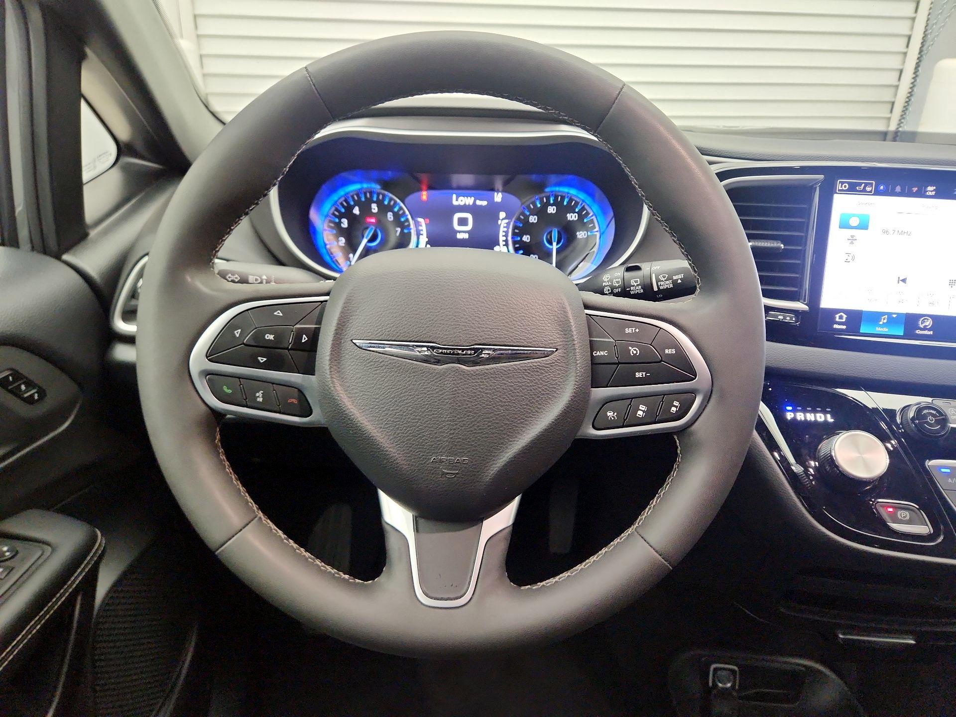 Thumbnail: 2025 Chrysler Pacifica - 10