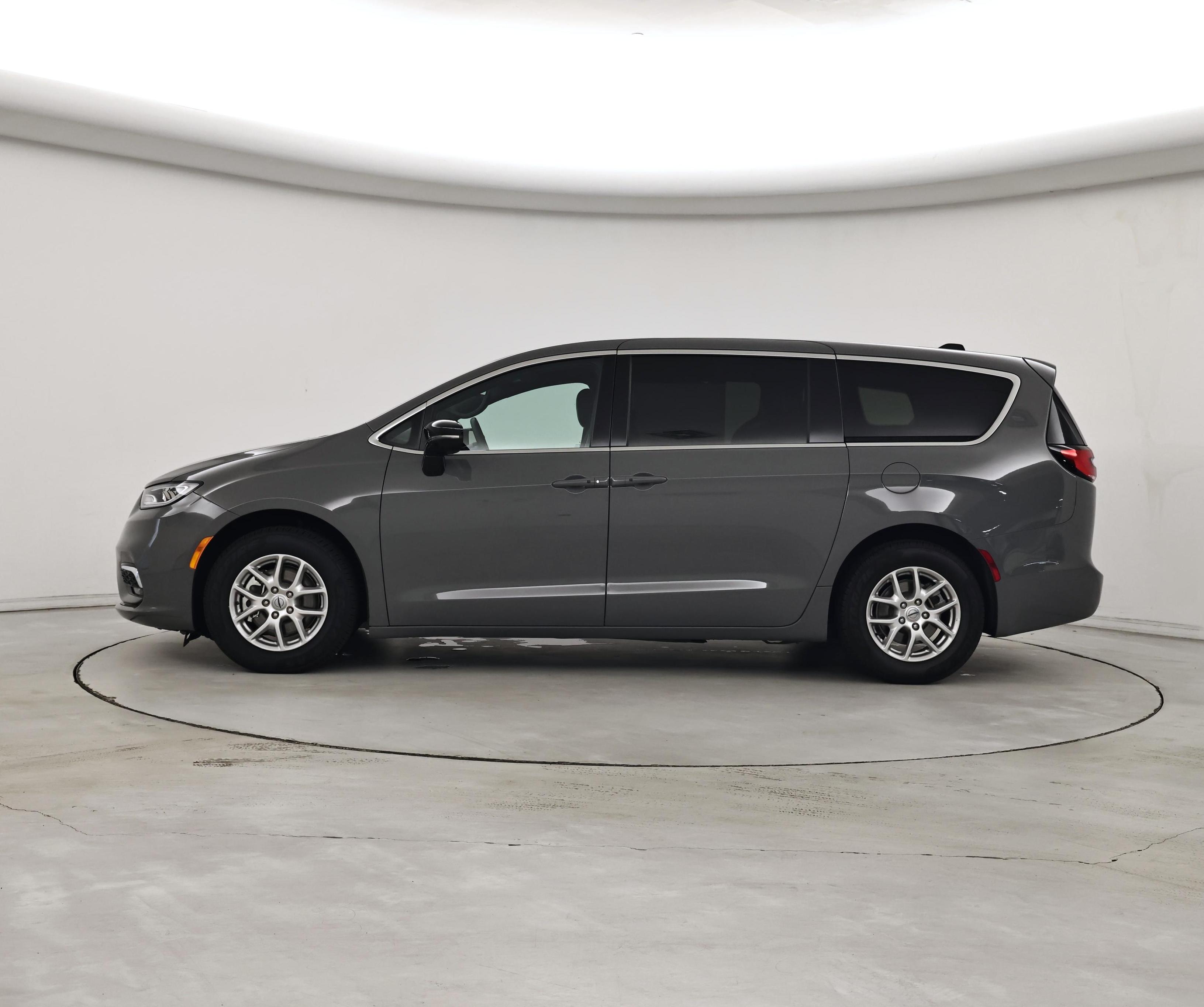 Thumbnail: 2025 Chrysler Pacifica - 3