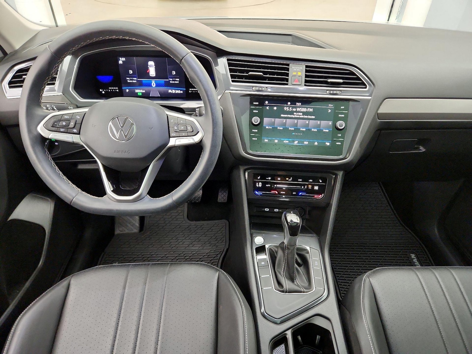 2023 Volkswagen Tiguan SE - Photo 10