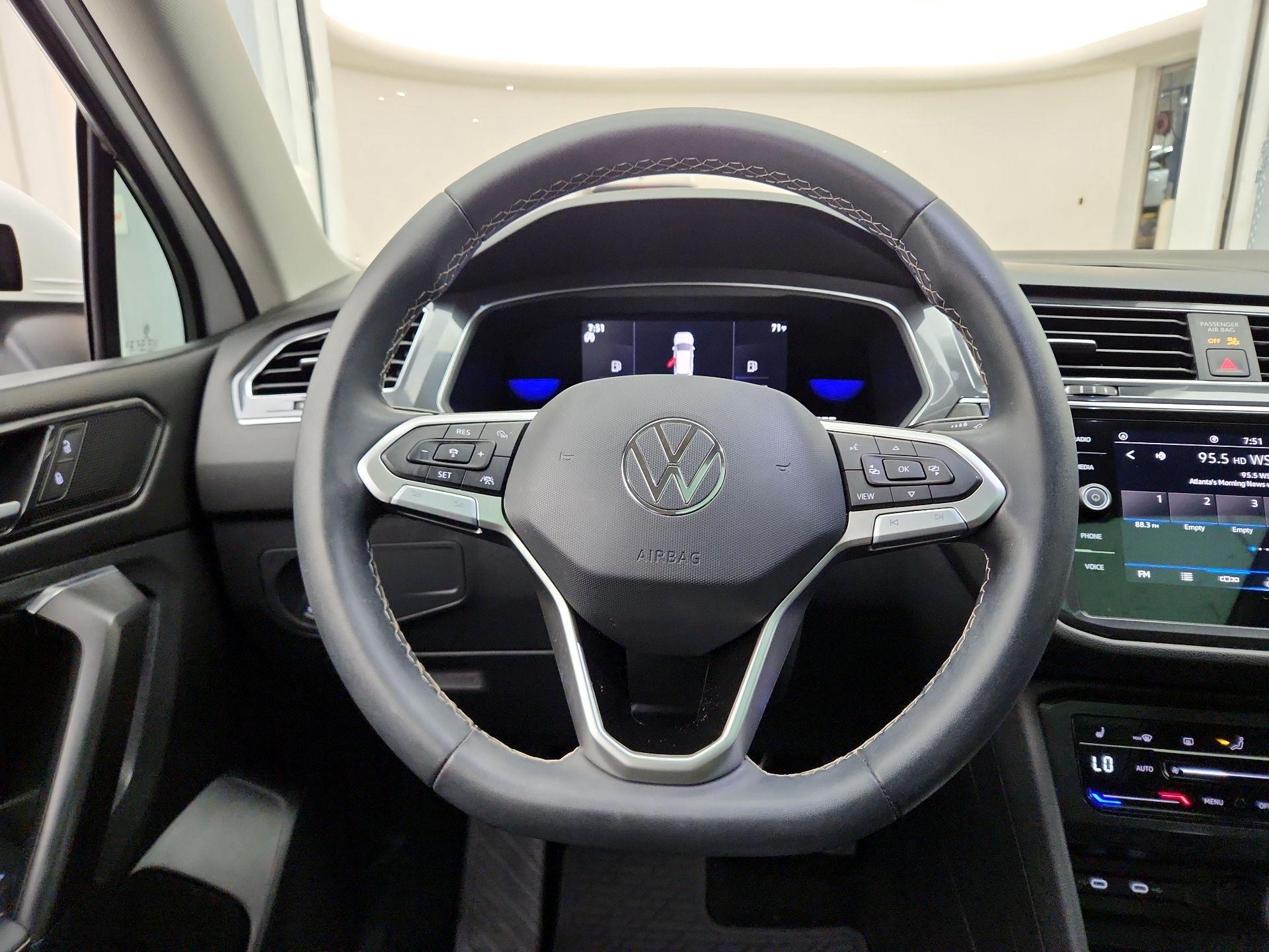 Thumbnail: 2023 Volkswagen Tiguan - 10