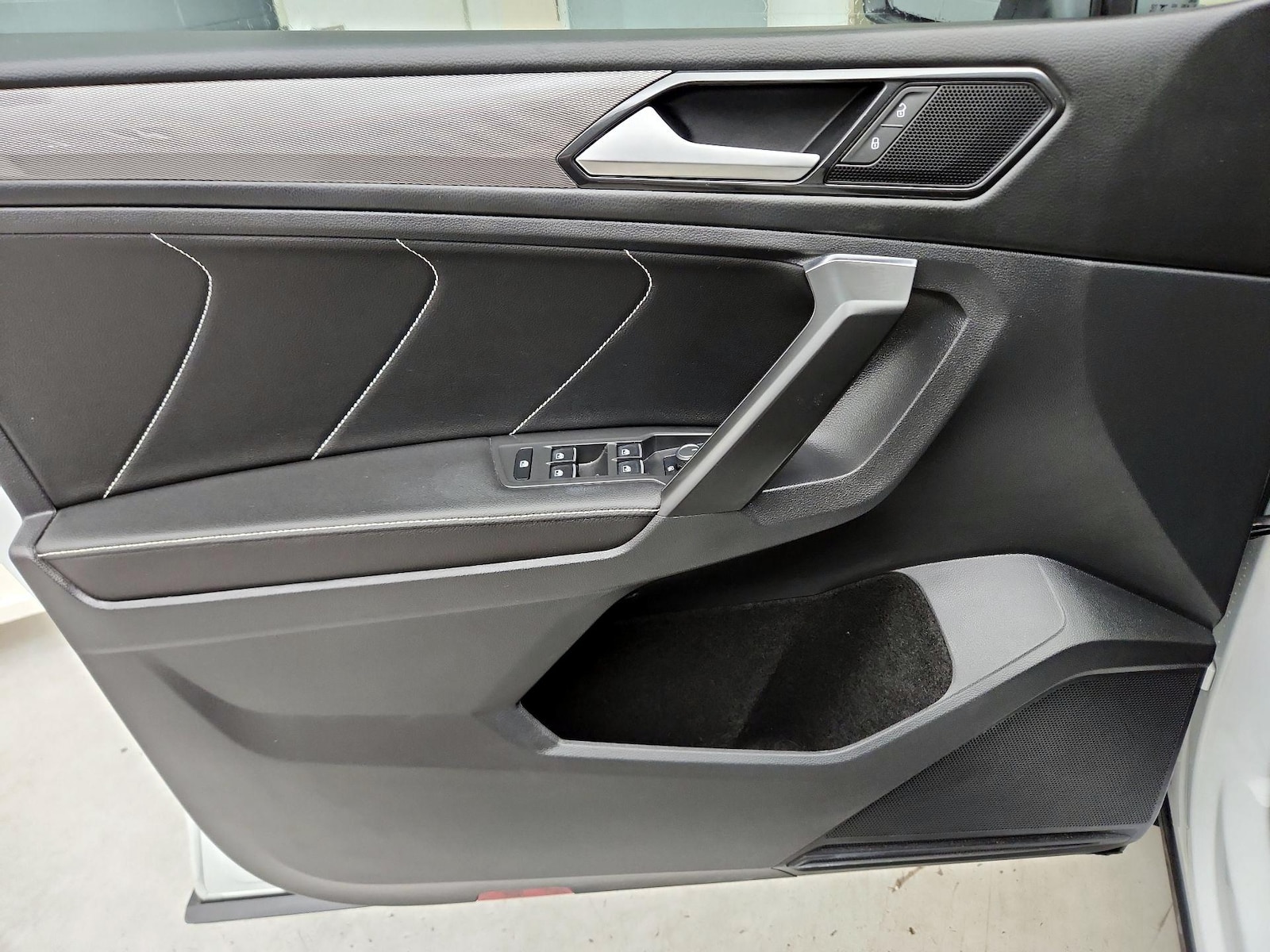 2023 Volkswagen Tiguan SE - Photo 13