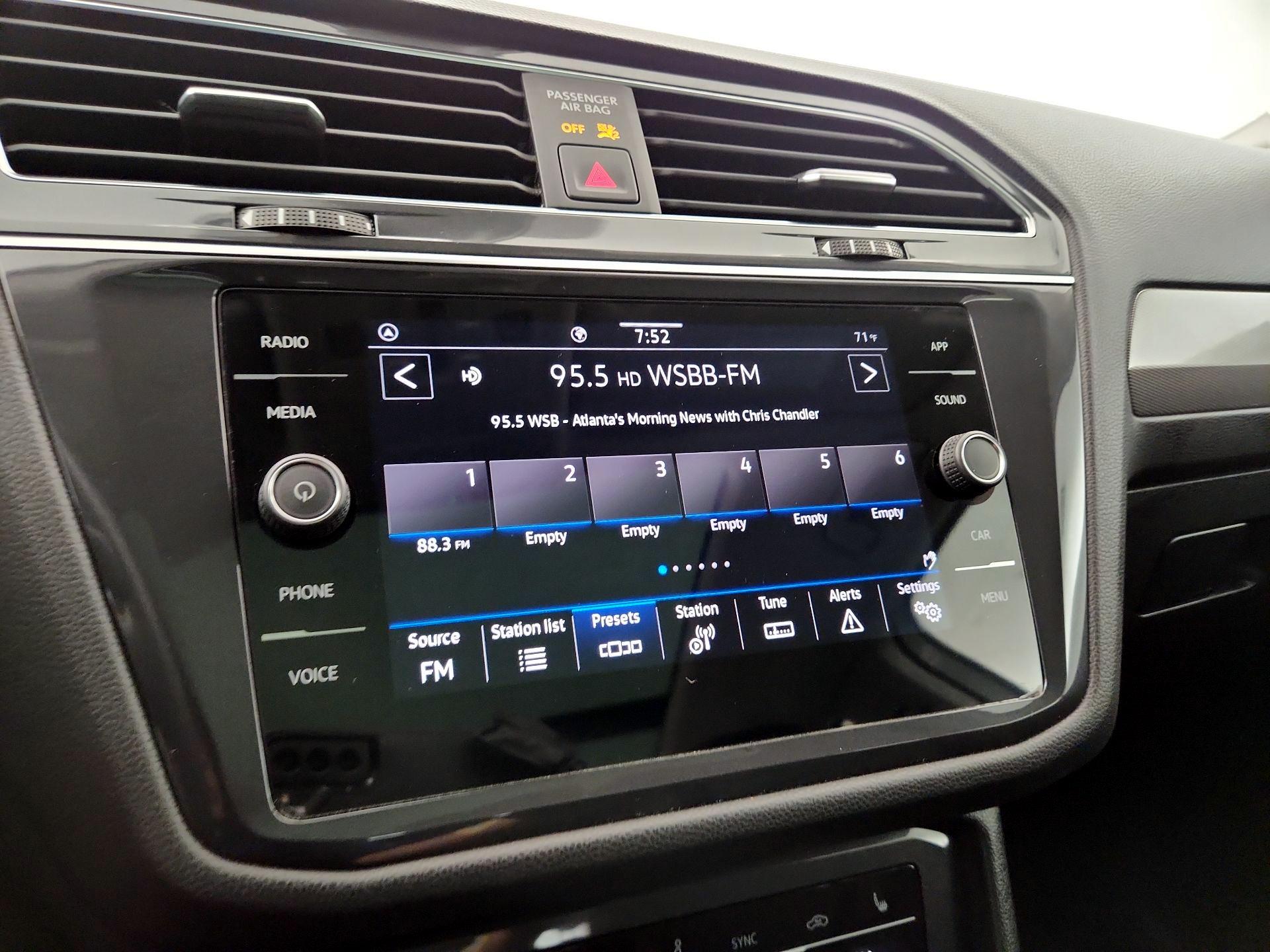 Thumbnail: 2023 Volkswagen Tiguan - 15