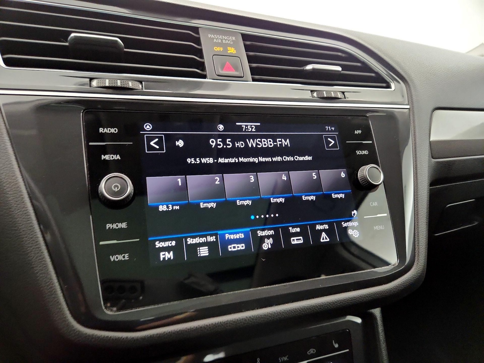 2023 Volkswagen Tiguan SE - Photo 16