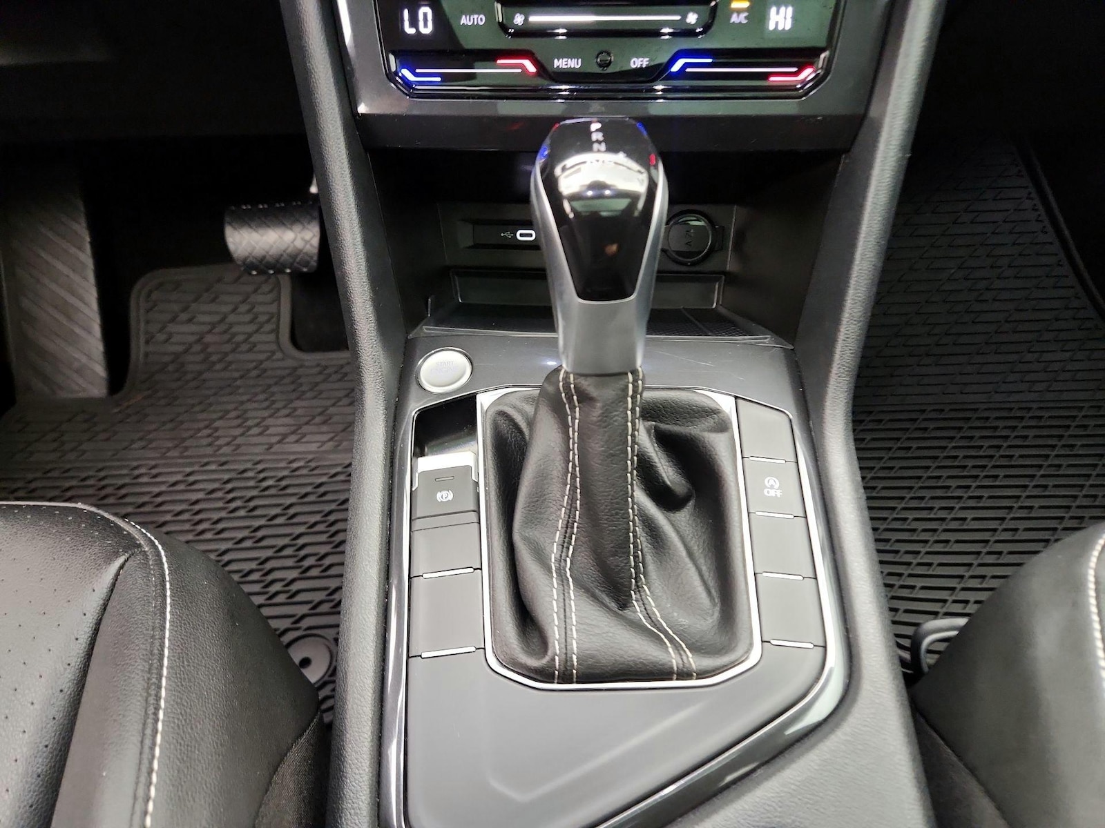 2023 Volkswagen Tiguan SE - Photo 18