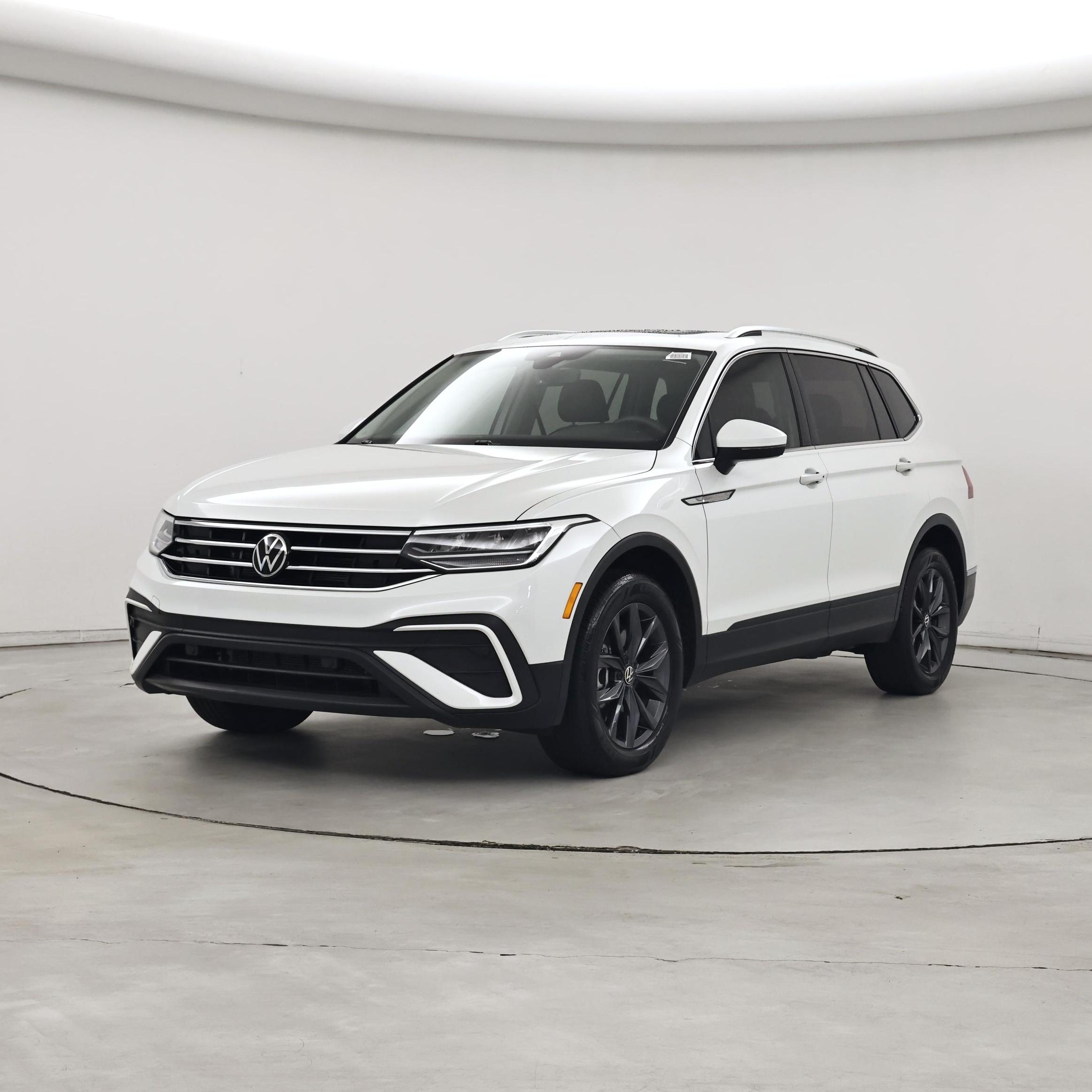 Thumbnail: 2023 Volkswagen Tiguan - 4
