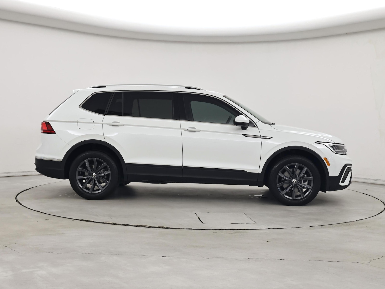 2023 Volkswagen Tiguan SE - Photo 8