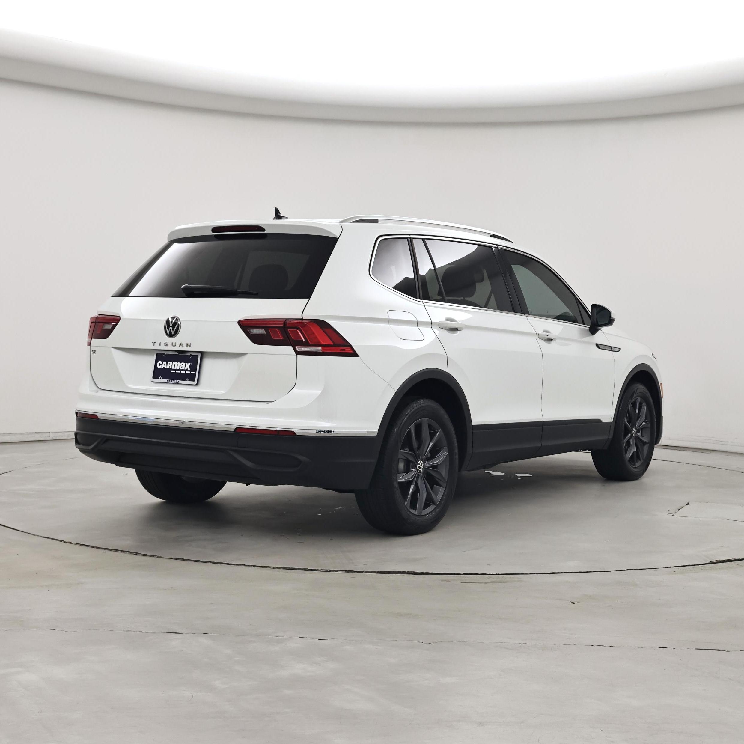 Thumbnail: 2023 Volkswagen Tiguan - 8
