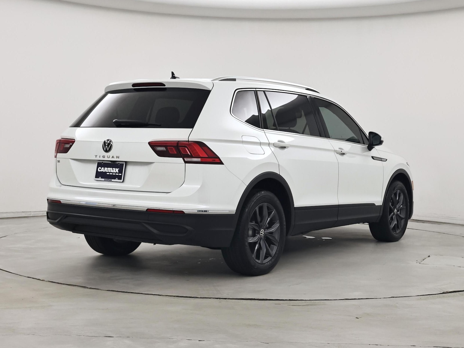 2023 Volkswagen Tiguan SE - Photo 9