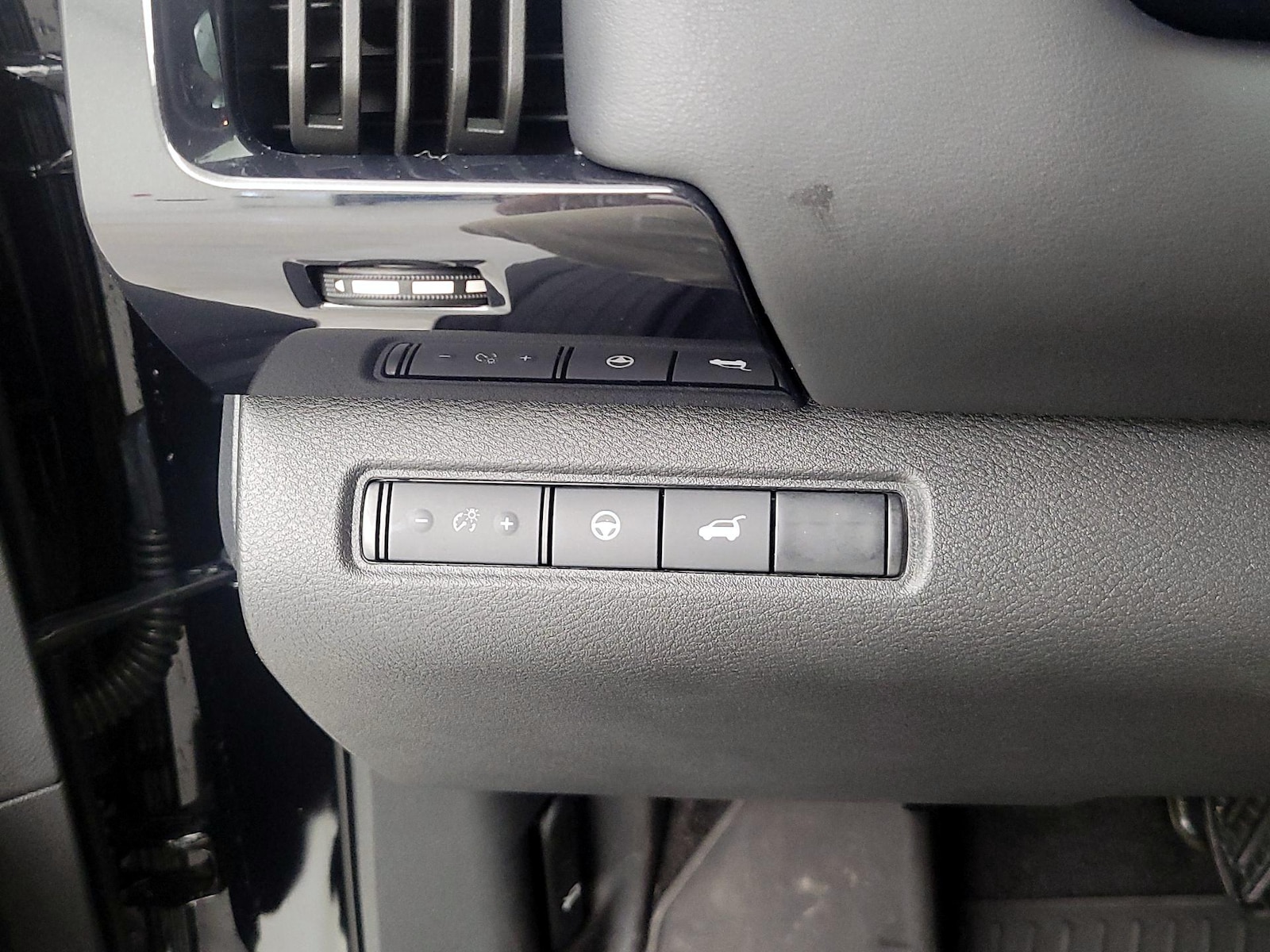 2025 Nissan Pathfinder SV - Photo 13