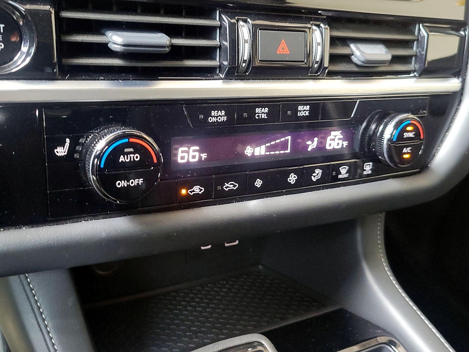 2025 Nissan Pathfinder SV - Photo 16