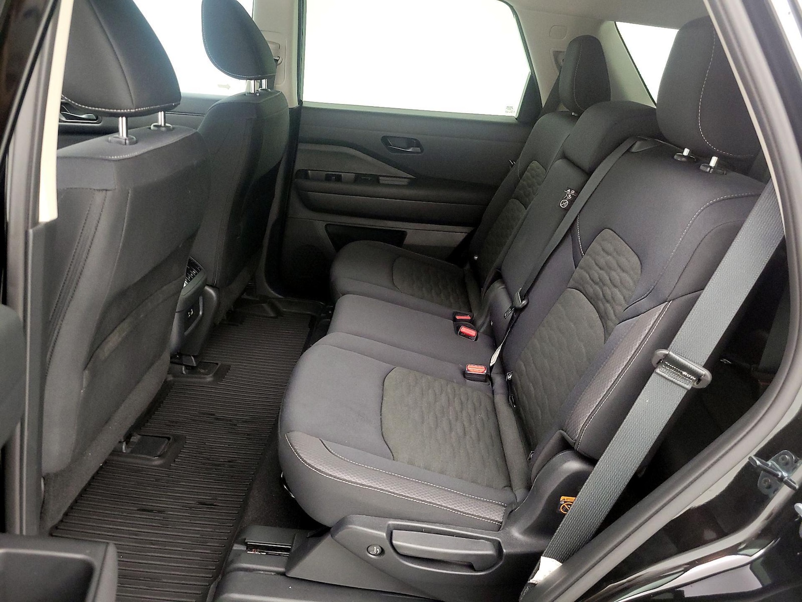 2025 Nissan Pathfinder SV - Photo 19