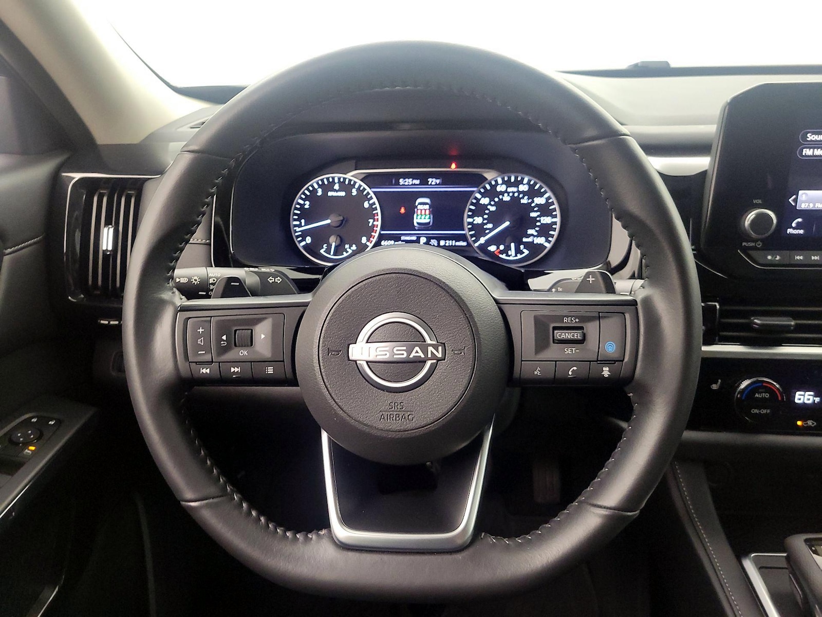 2025 Nissan Pathfinder SV - Photo 10