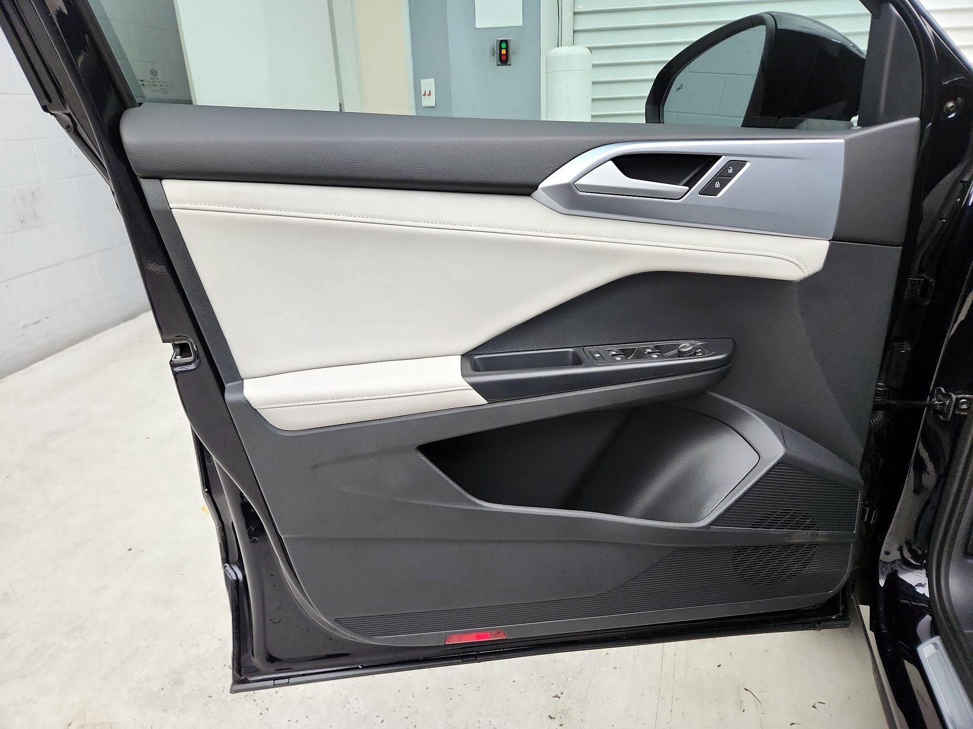 Thumbnail: 2025 Volkswagen Taos - 12