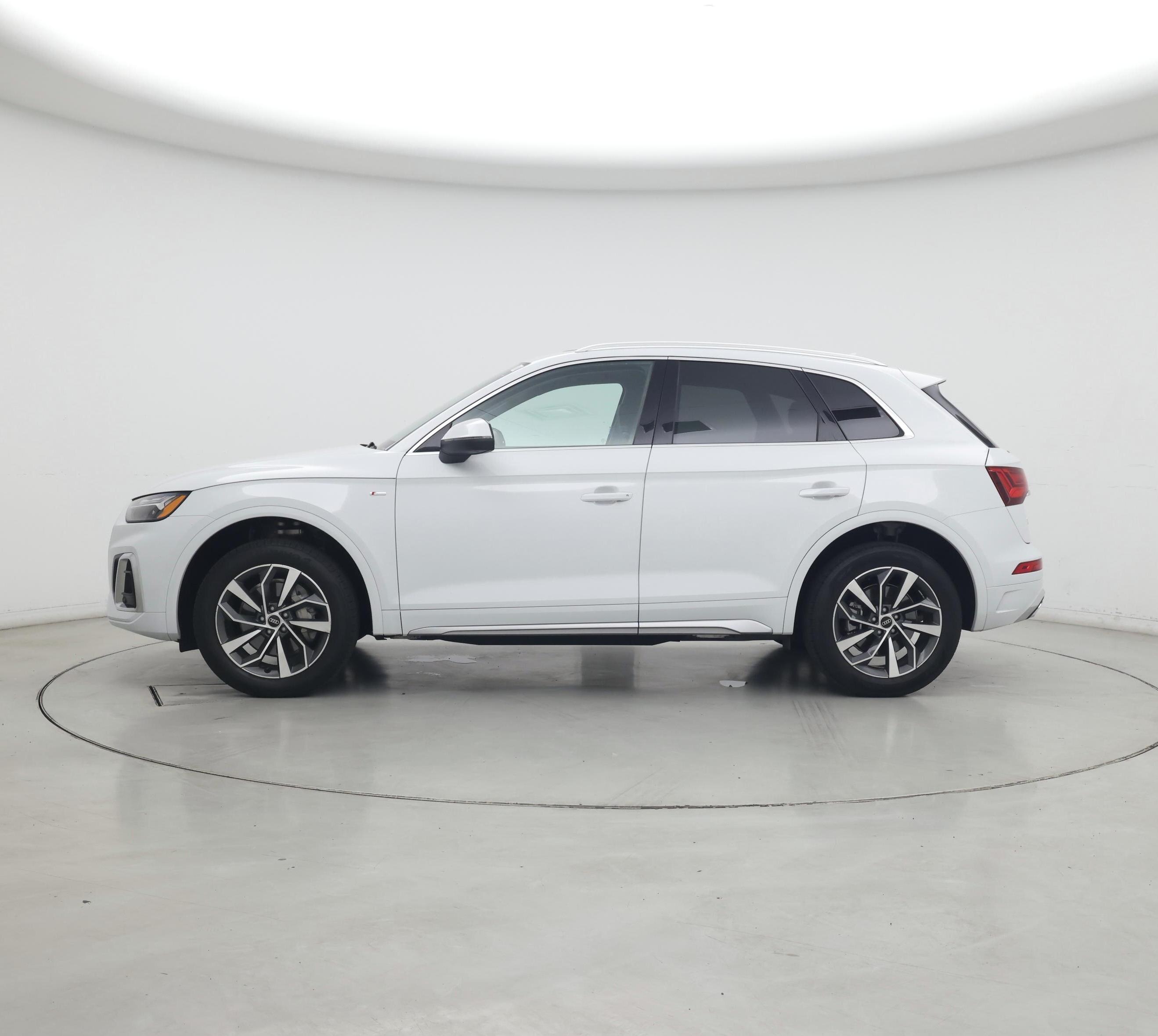 Thumbnail: 2023 Audi Q5 - 3