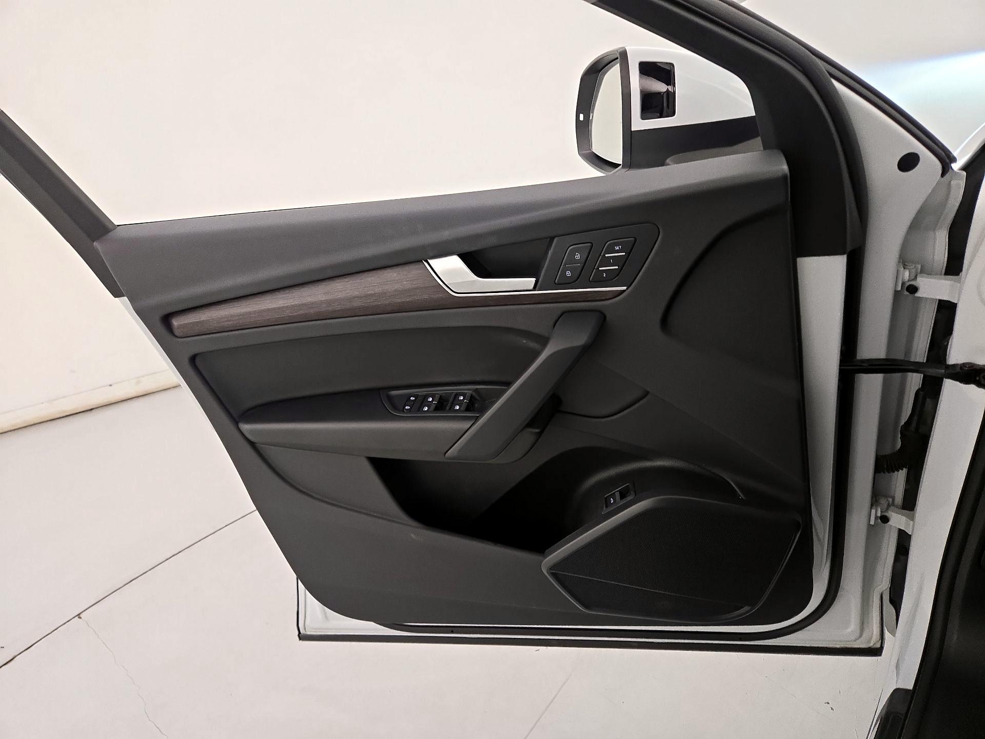 Thumbnail: 2023 Audi Q5 - 12