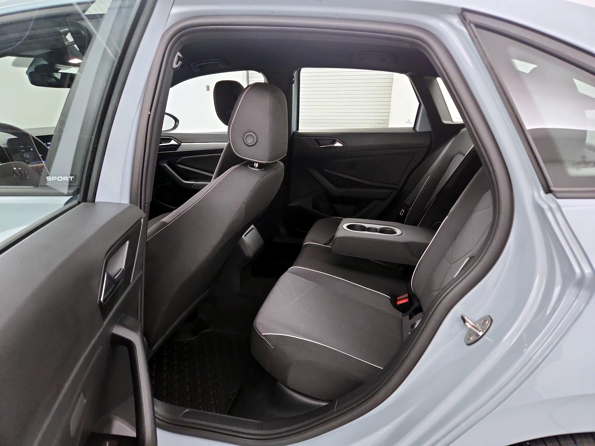 Thumbnail: 2025 Volkswagen Jetta - 17