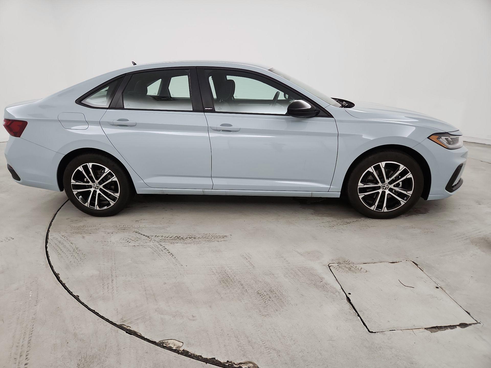 Thumbnail: 2025 Volkswagen Jetta - 4