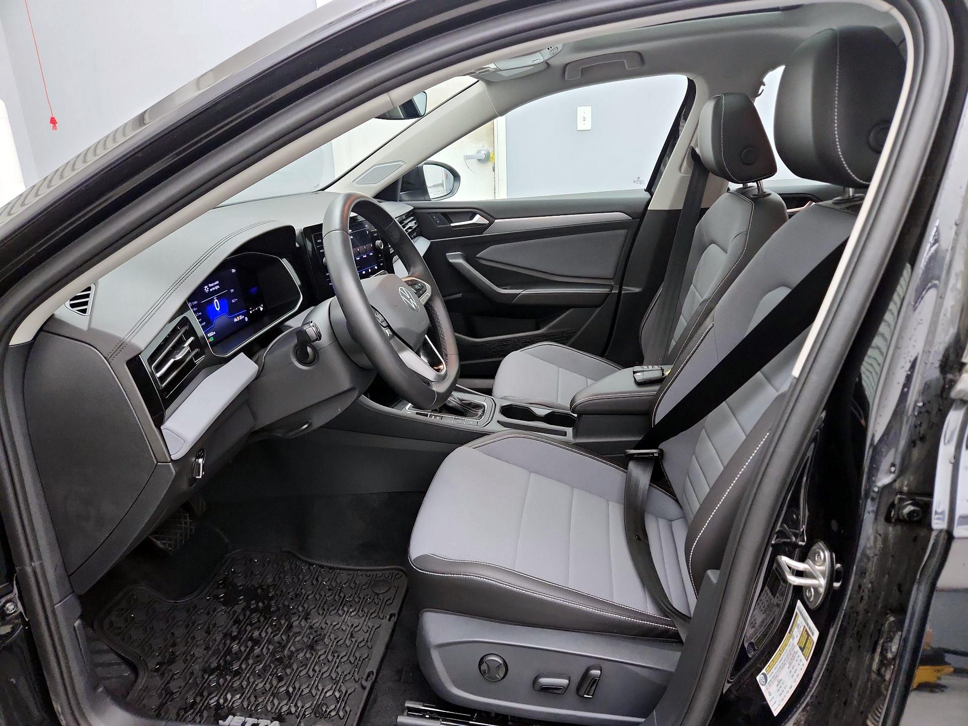 Thumbnail: 2025 Volkswagen Jetta - 11
