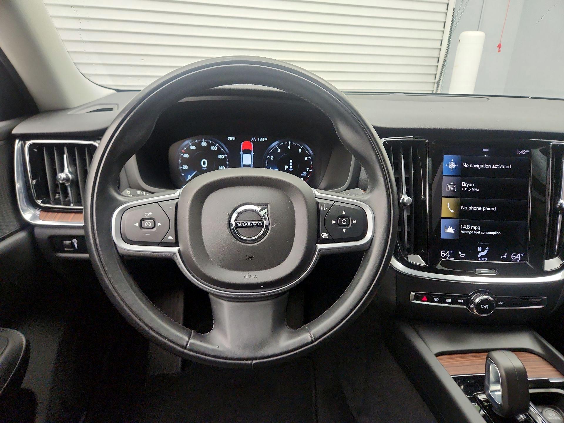 Thumbnail: 2022 Volvo S60 - 10