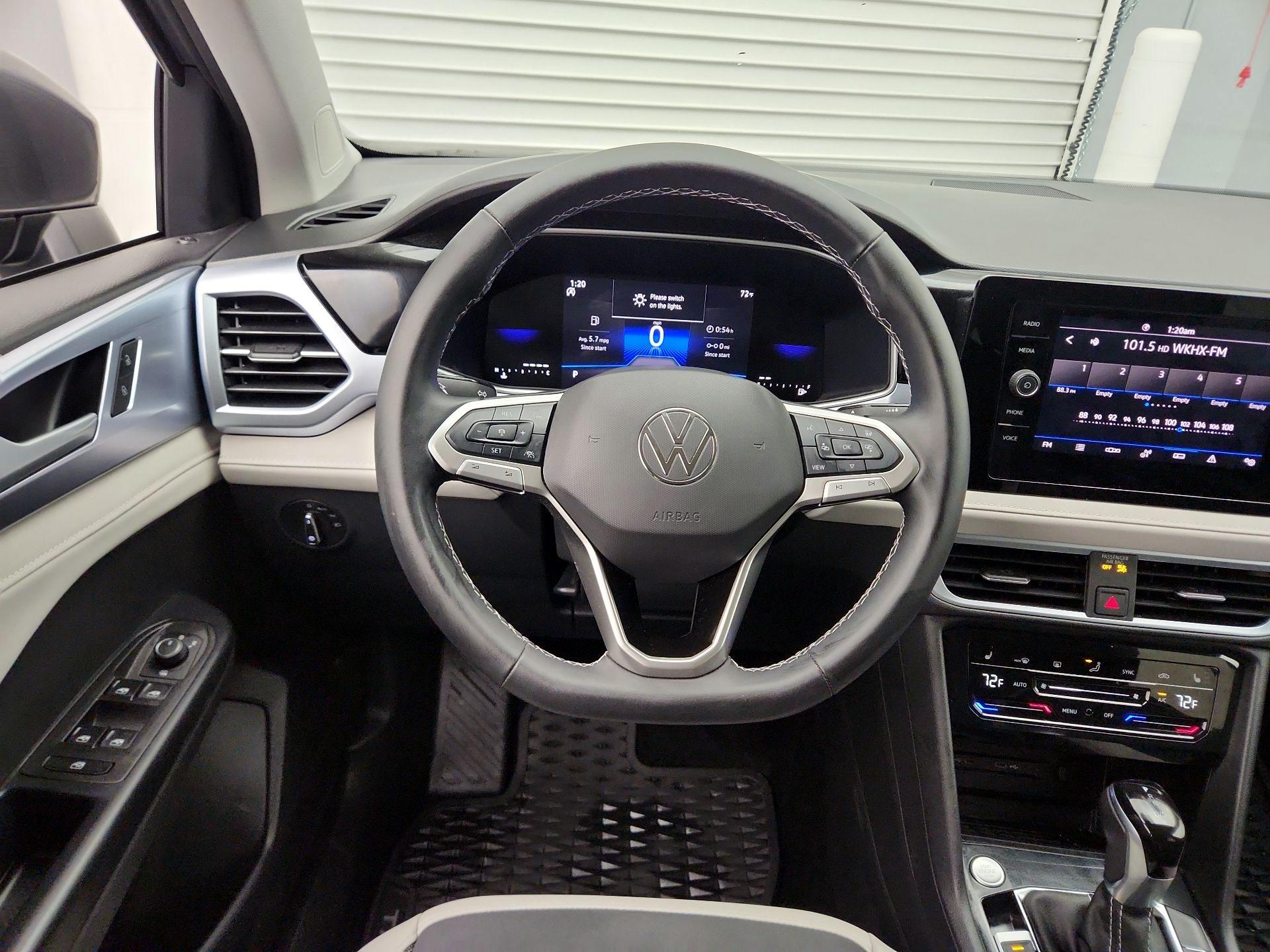 Thumbnail: 2025 Volkswagen Taos - 10